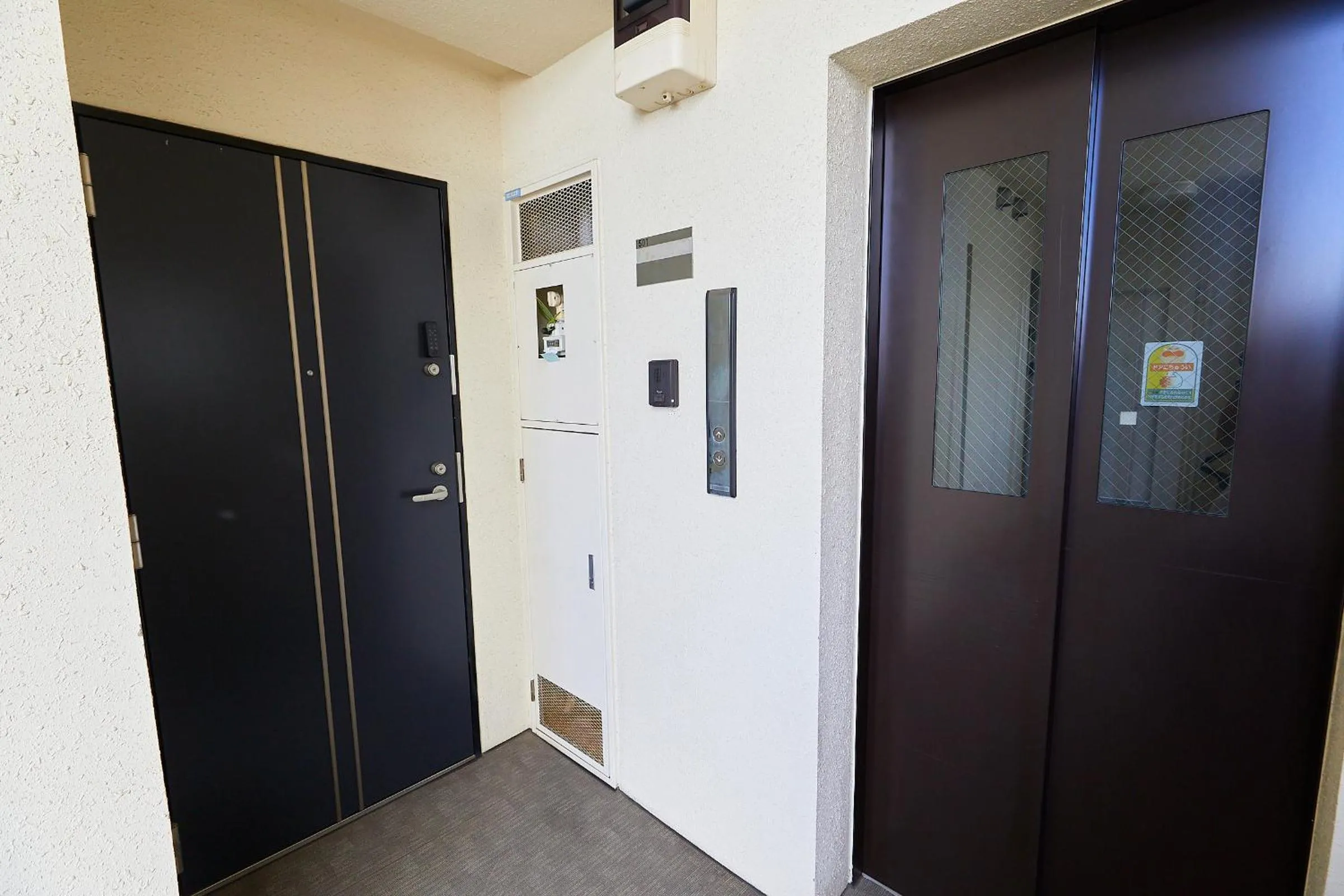 Facade/entrance in 錦系町天空樹景觀飯店 Skytree View Kinshicho - crib free