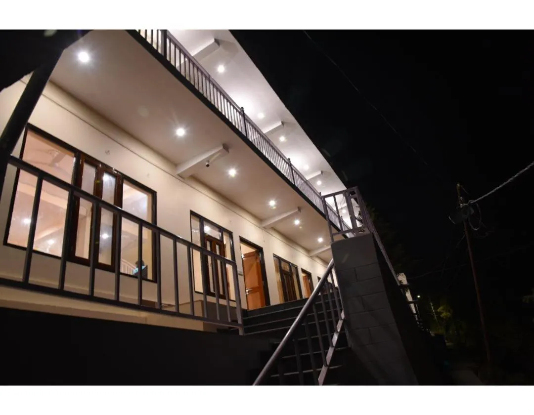 Property Building in Hotel Lake Paradise Inn