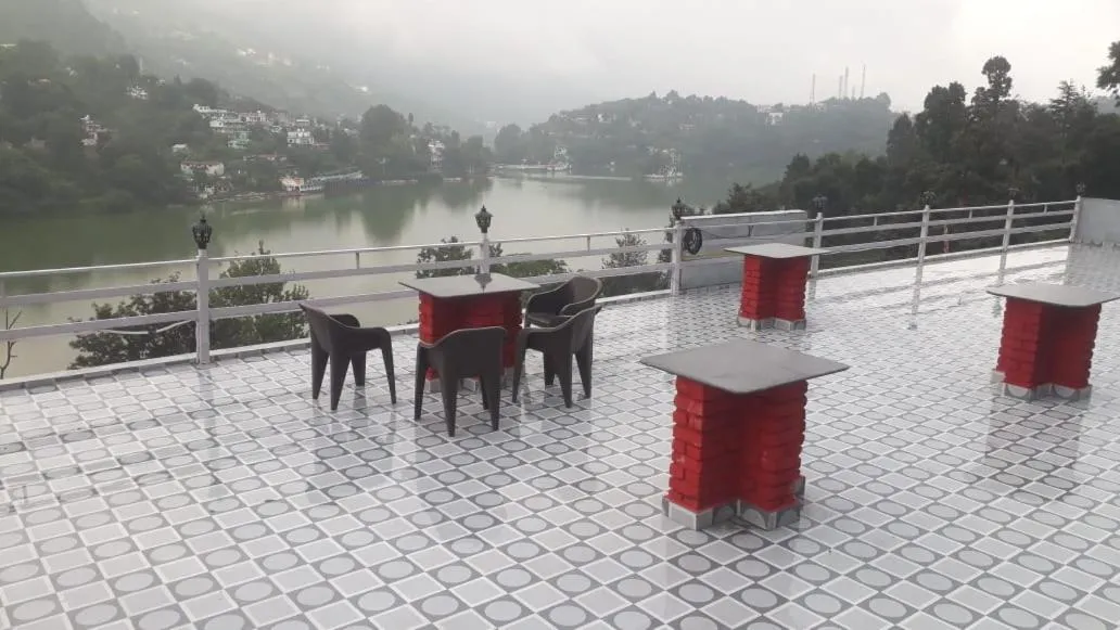 Hotel Lake Paradise Inn