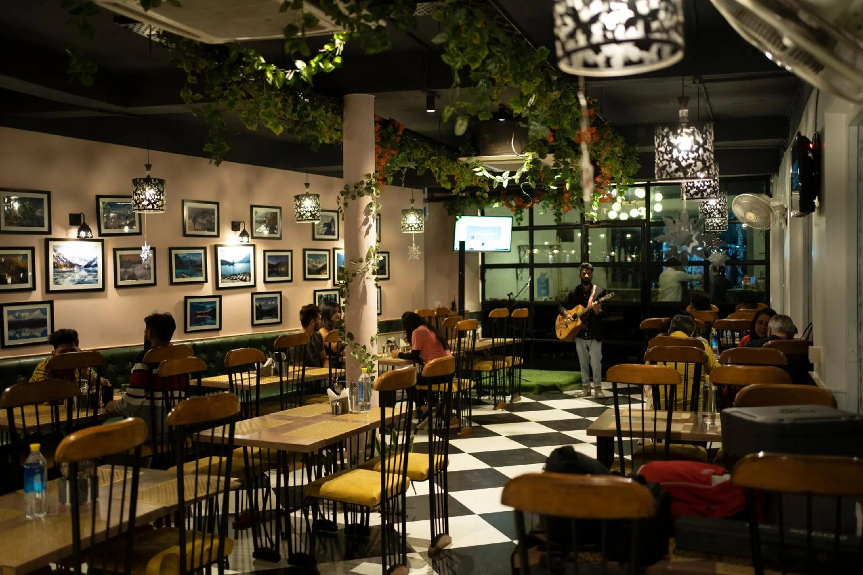 Restaurant/places to eat in The Lake Hill