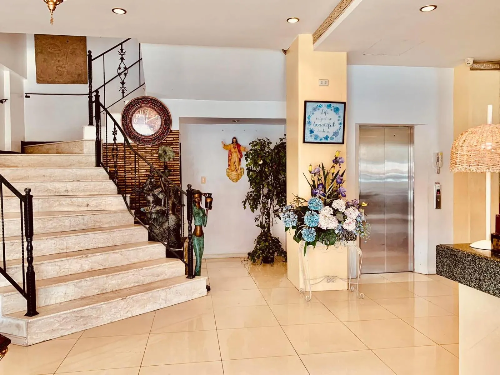 Lobby or reception in Mont Wind Hotel Tagaytay powered by Cocotel