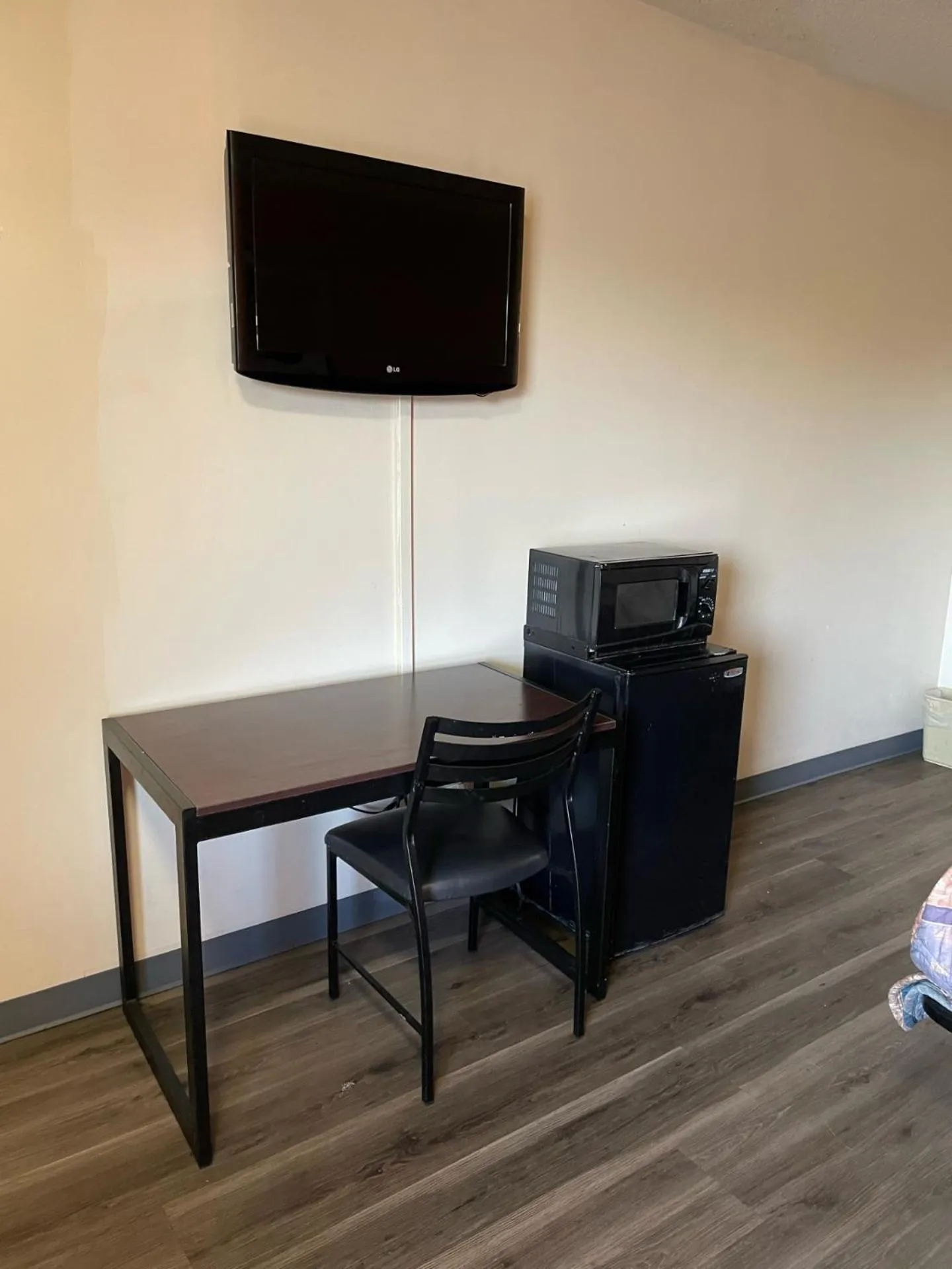 King Suite in Express Inn-Rahway