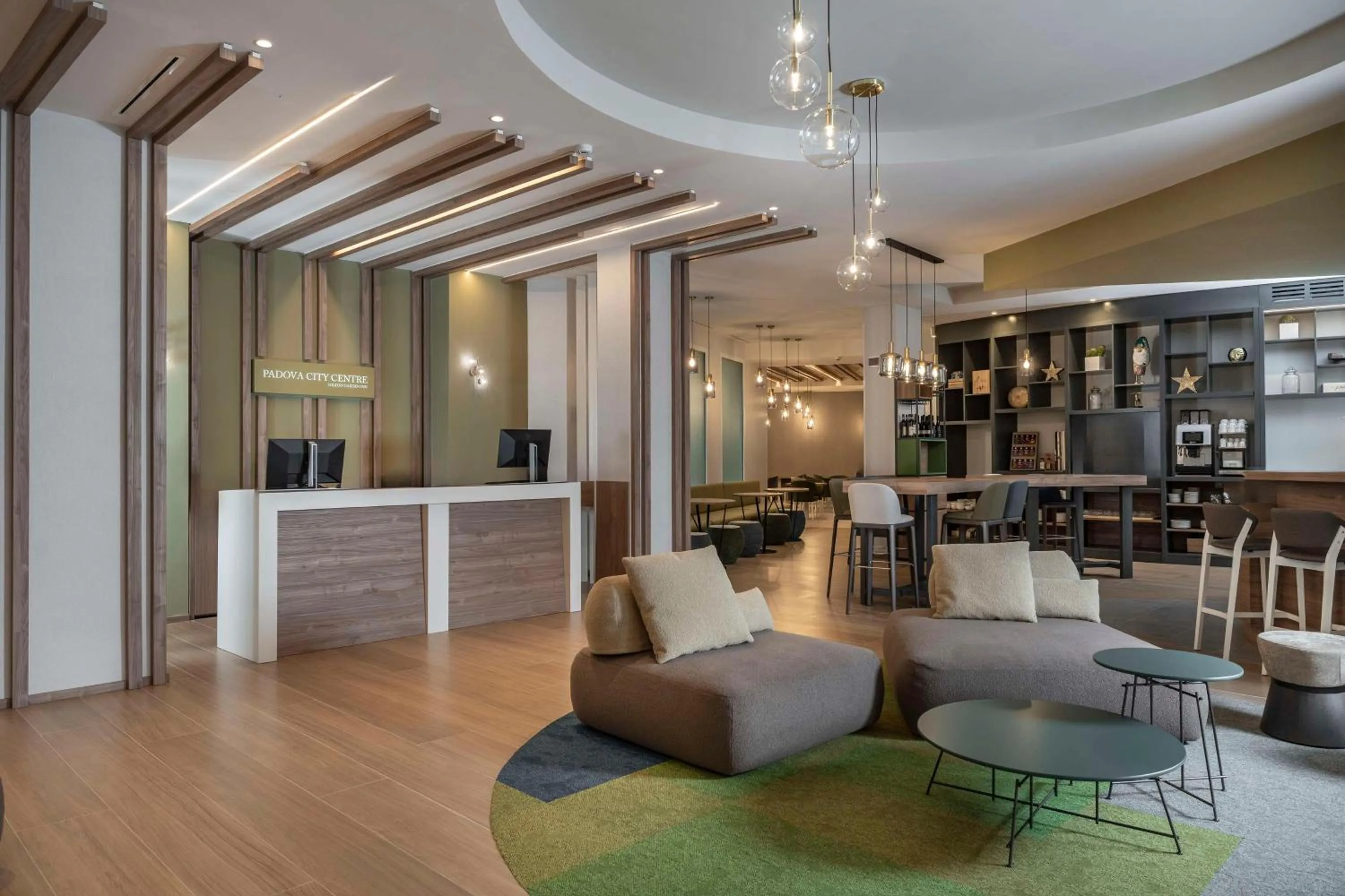 Lobby or reception in Hilton Garden Inn Padova City Centre
