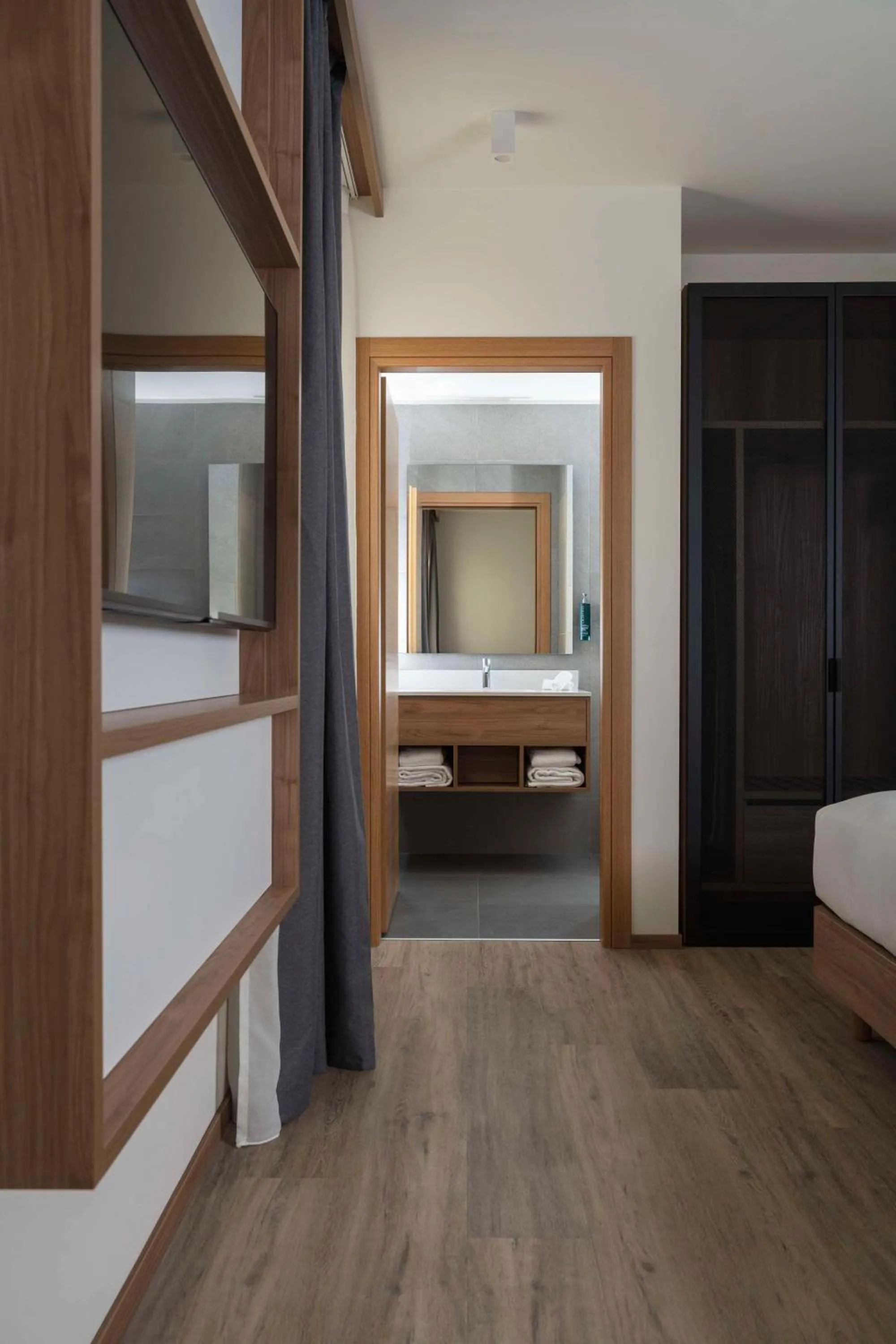 Bathroom, Bed in Hilton Garden Inn Padova City Centre