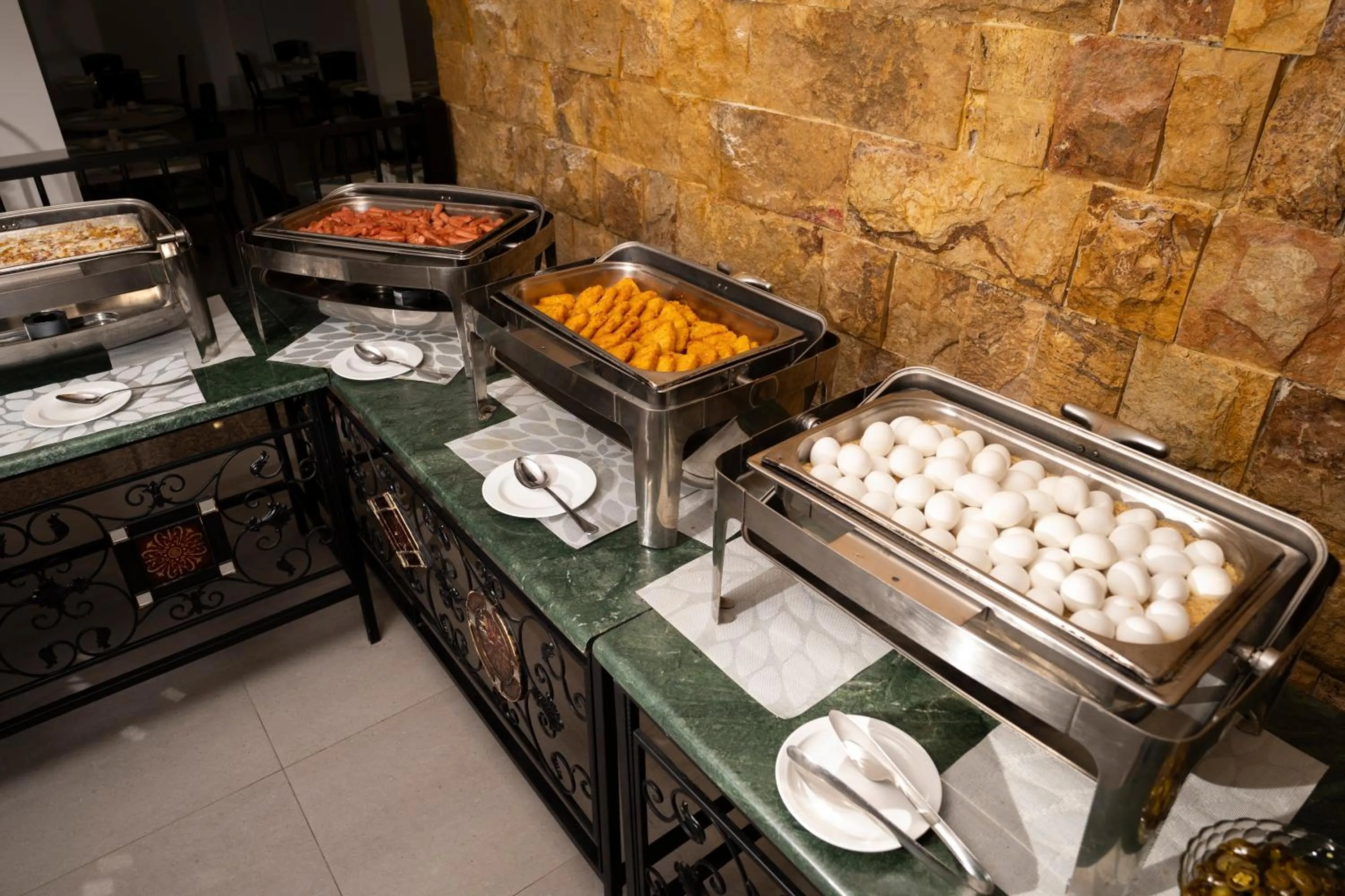 Restaurant/places to eat in The Loft hotel By FHM