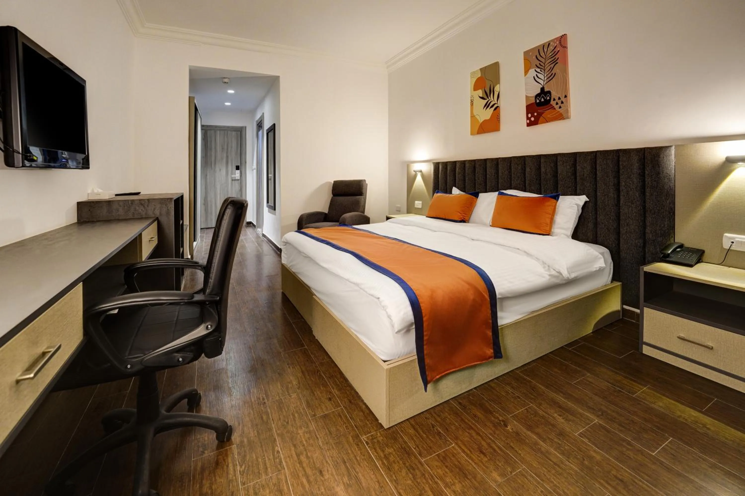 Communal lounge/ TV room, Bed in The Loft hotel By FHM