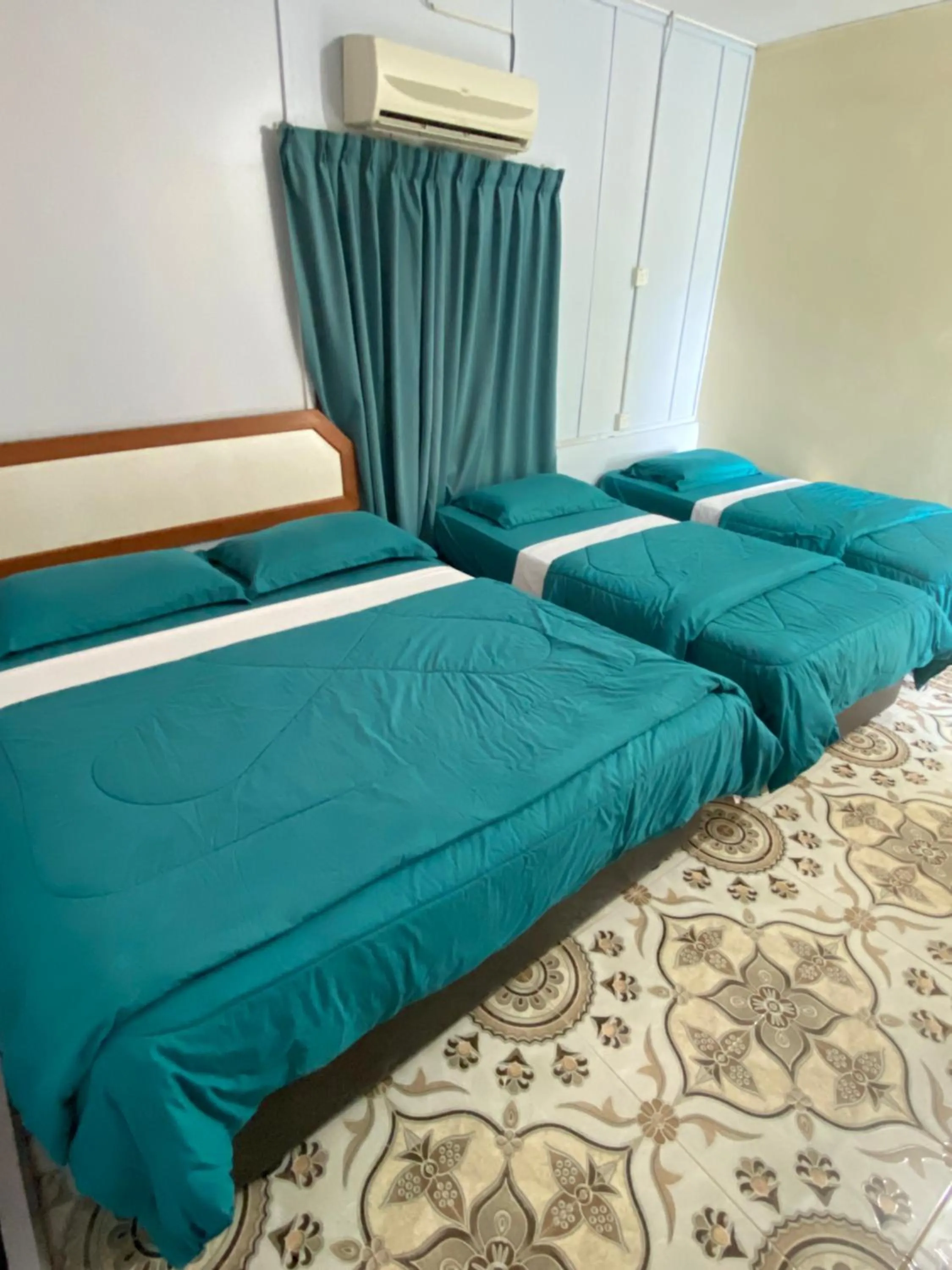 Bed in D view hill hotel