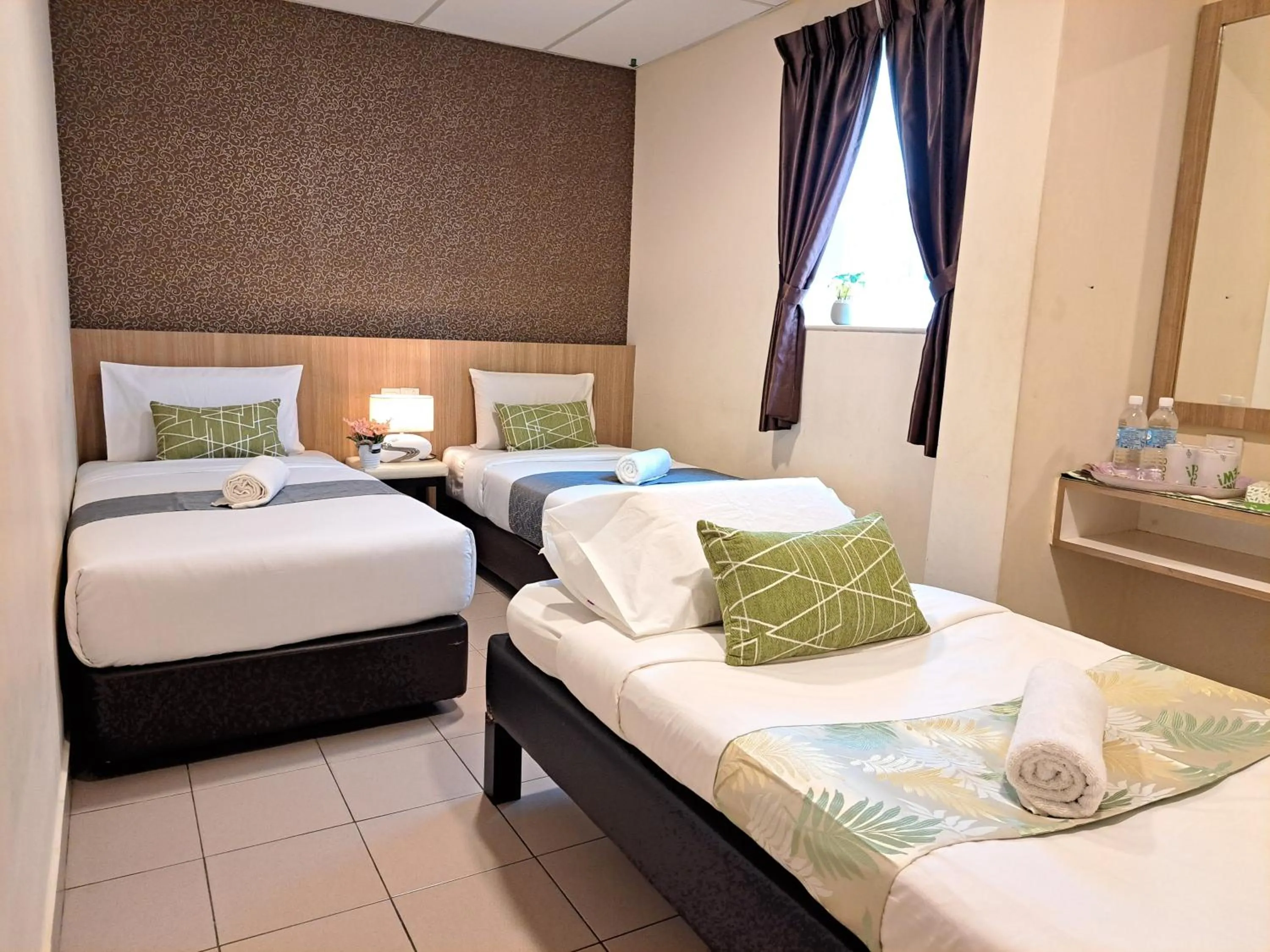 Bed in SCC Gateway Chinatown Hotel