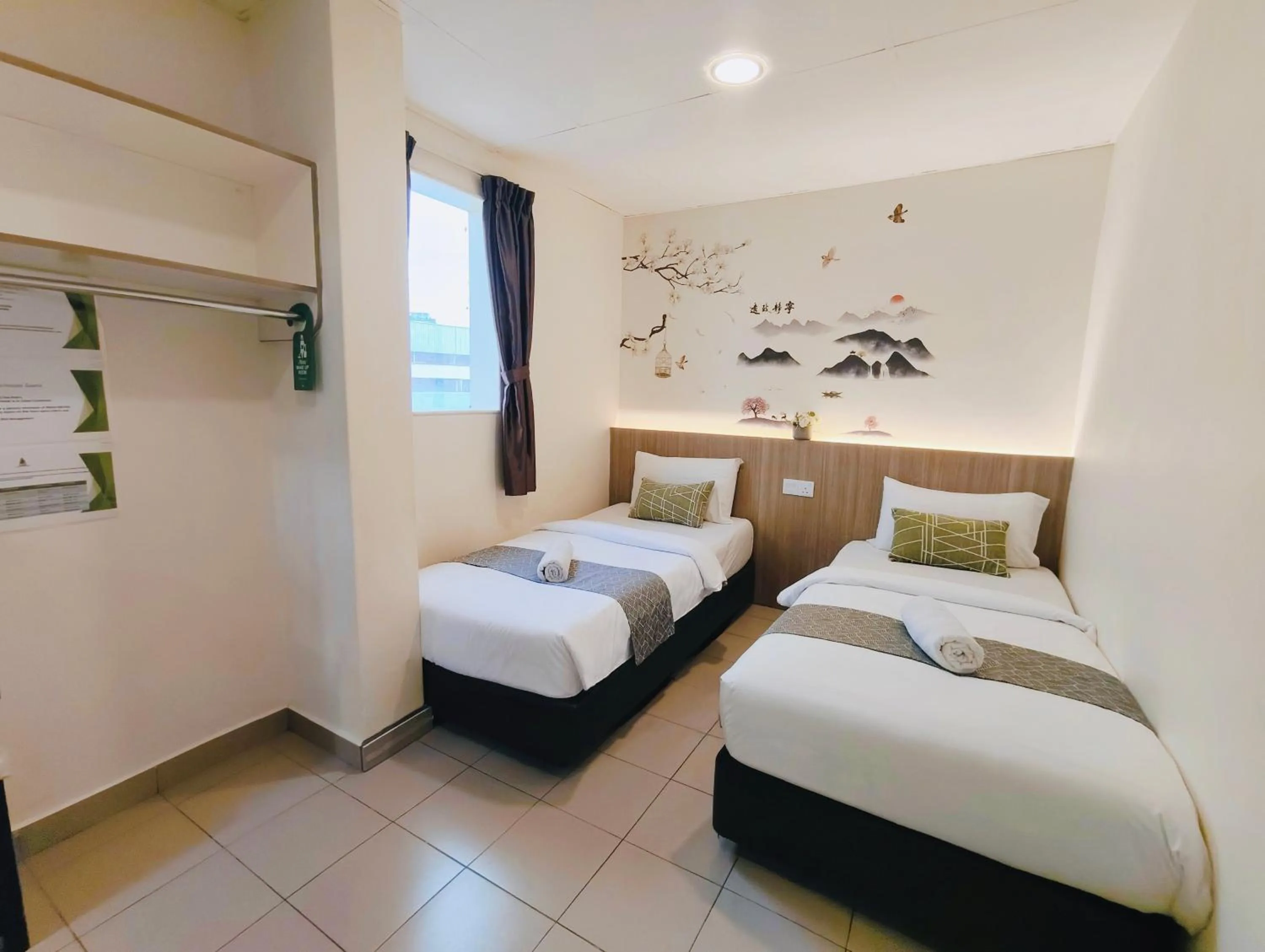 Bed in SCC Gateway Chinatown Hotel