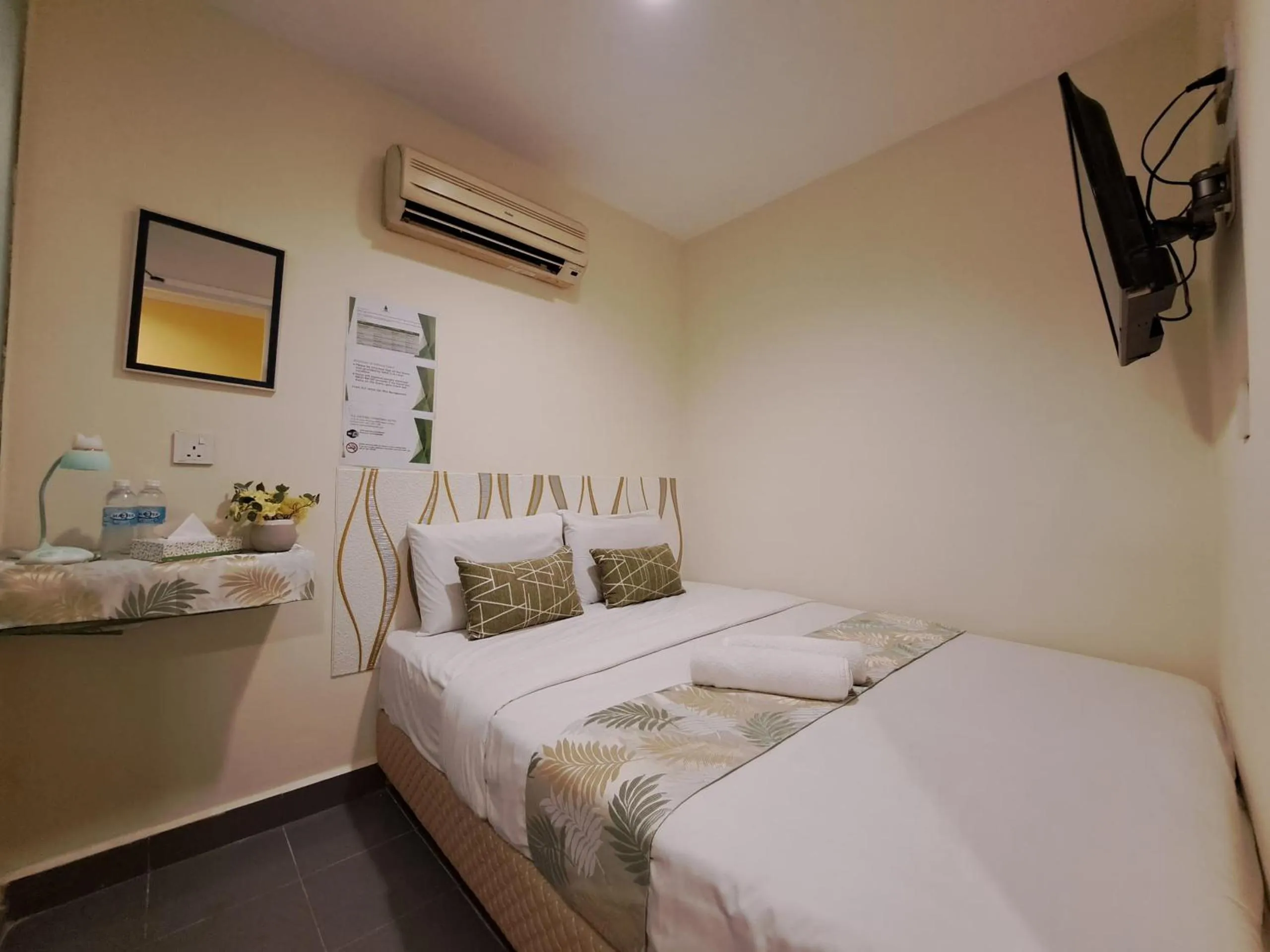 Bedroom, Bed in SCC Gateway Chinatown Hotel