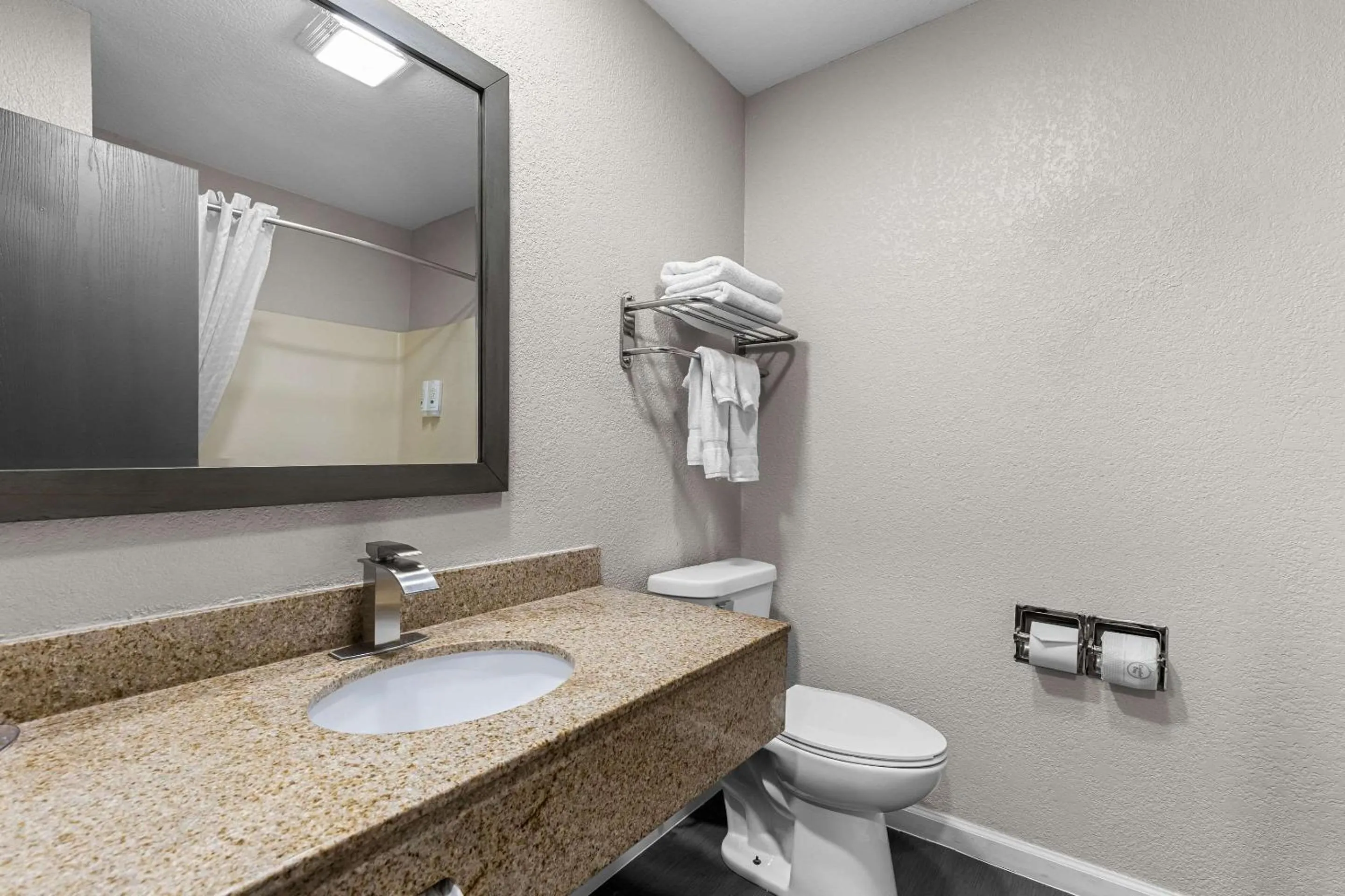 Bedroom in Quality Inn Oskaloosa