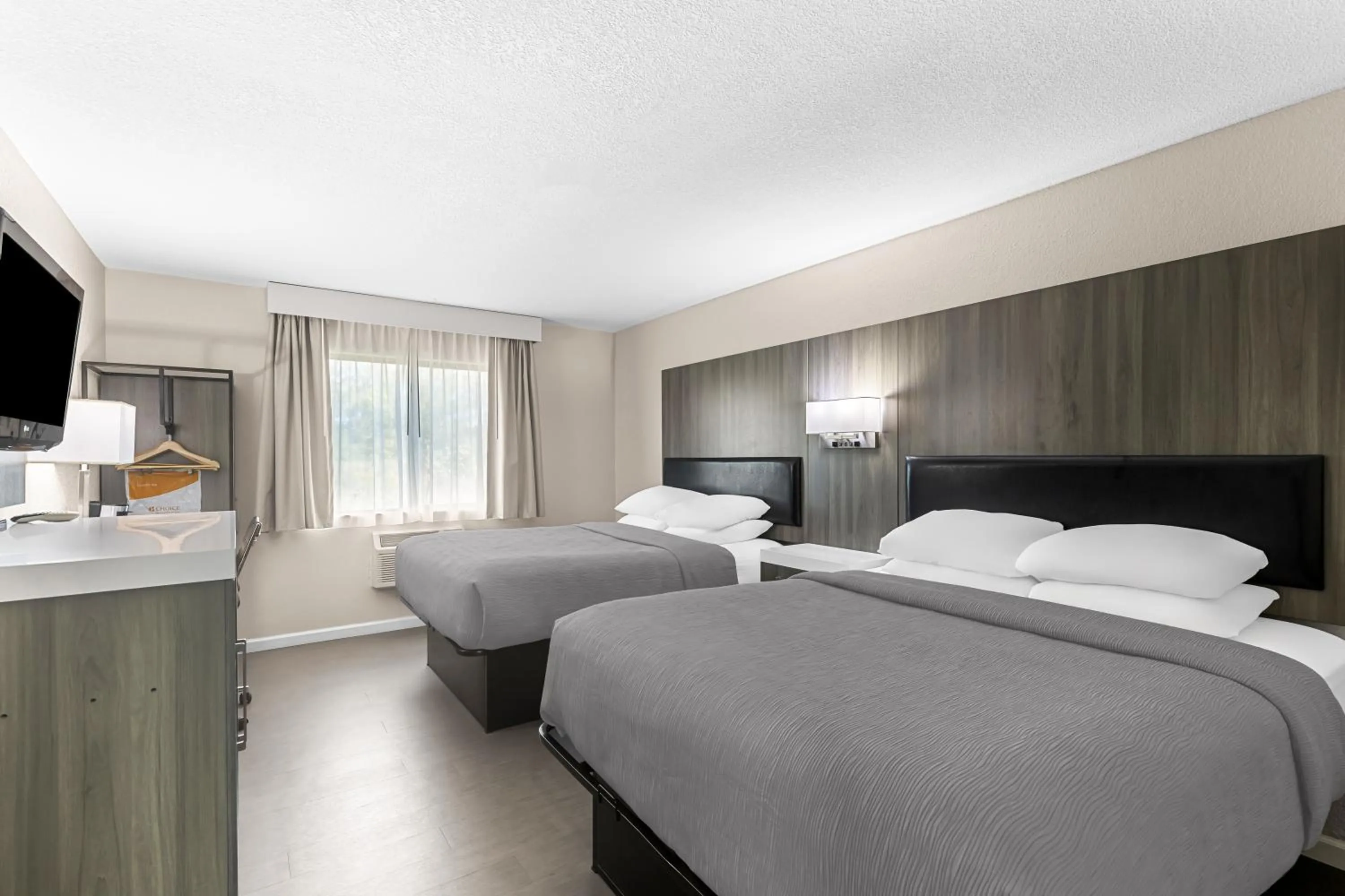 Photo of the whole room, Bed in Quality Inn Oskaloosa