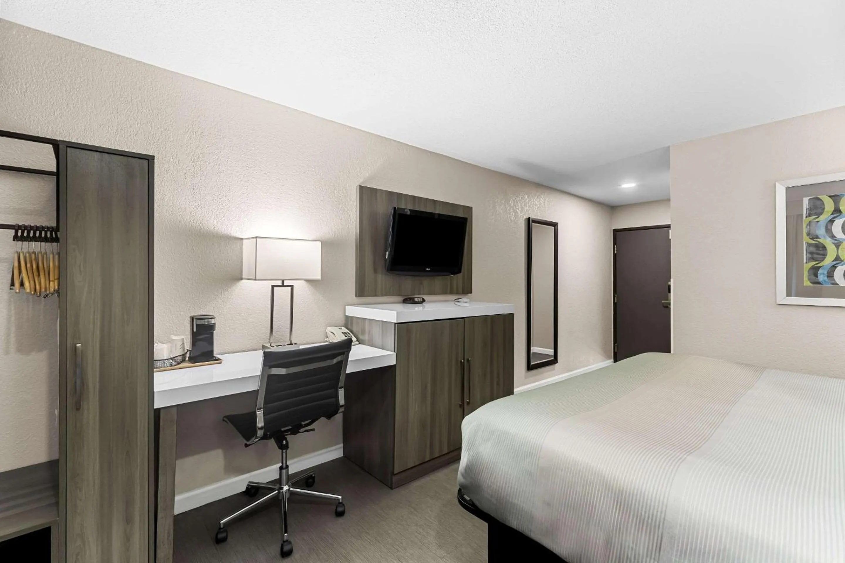 Bedroom, Bed in Quality Inn Oskaloosa