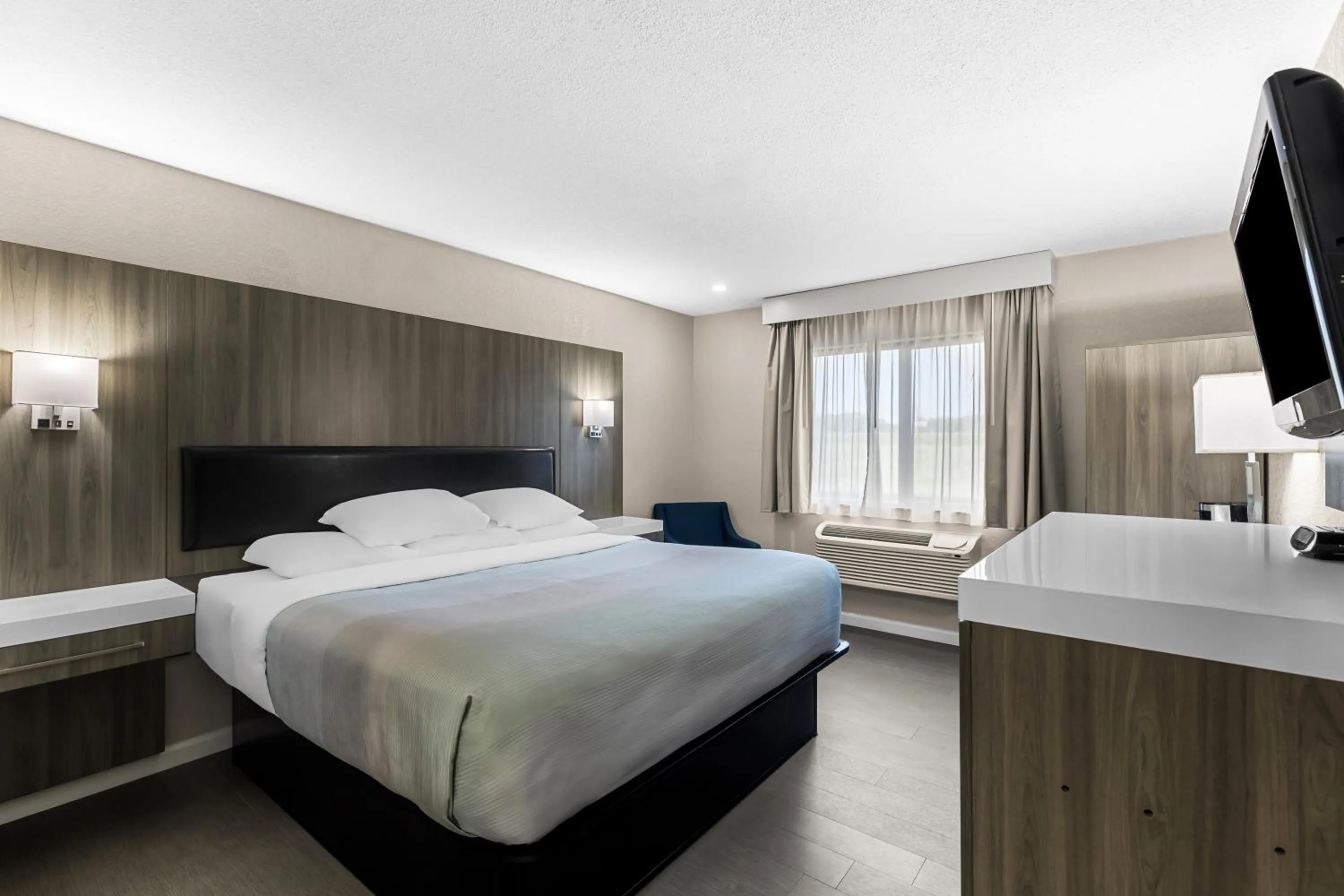 Bedroom, Bed in Quality Inn Oskaloosa