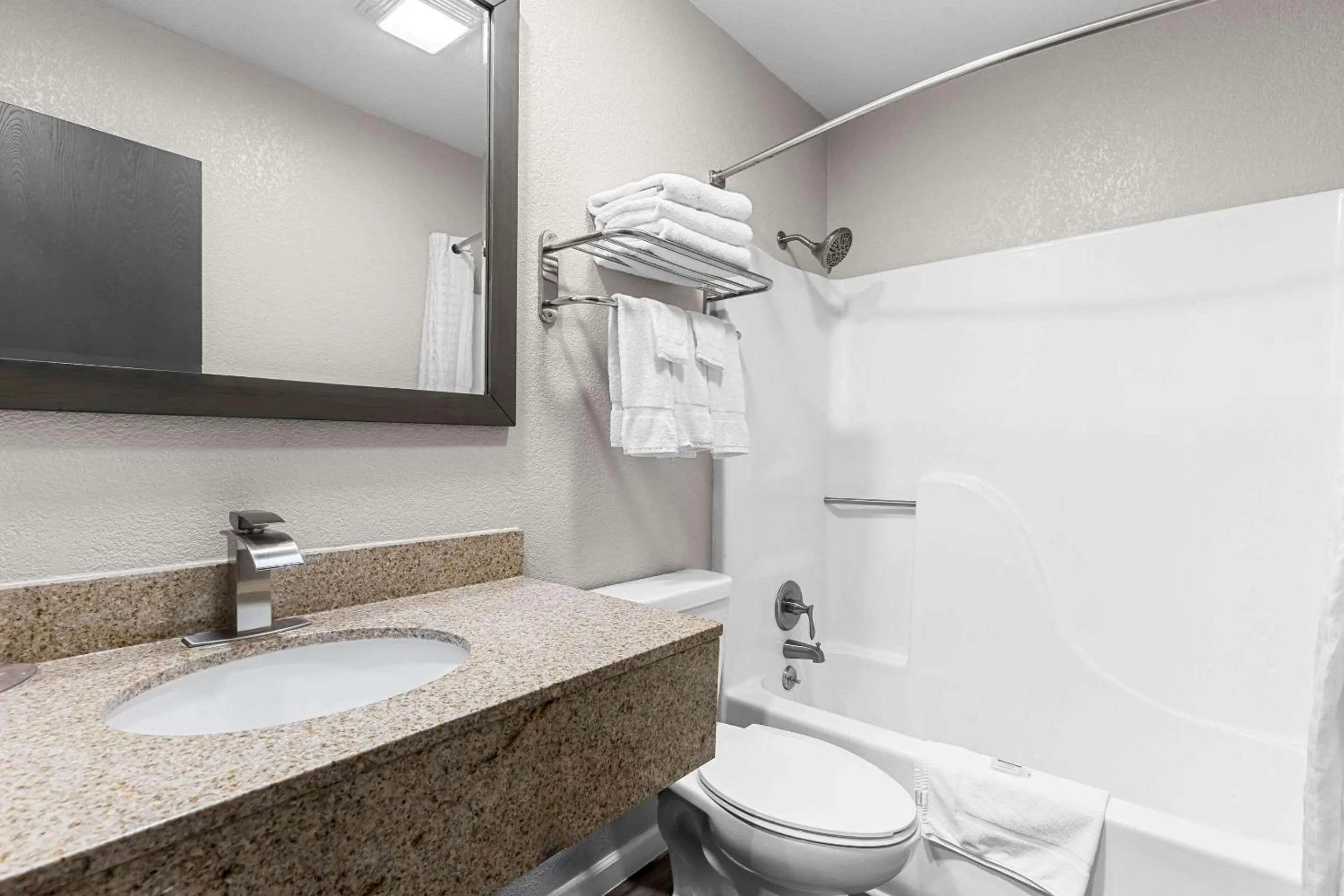 Bedroom in Quality Inn Oskaloosa