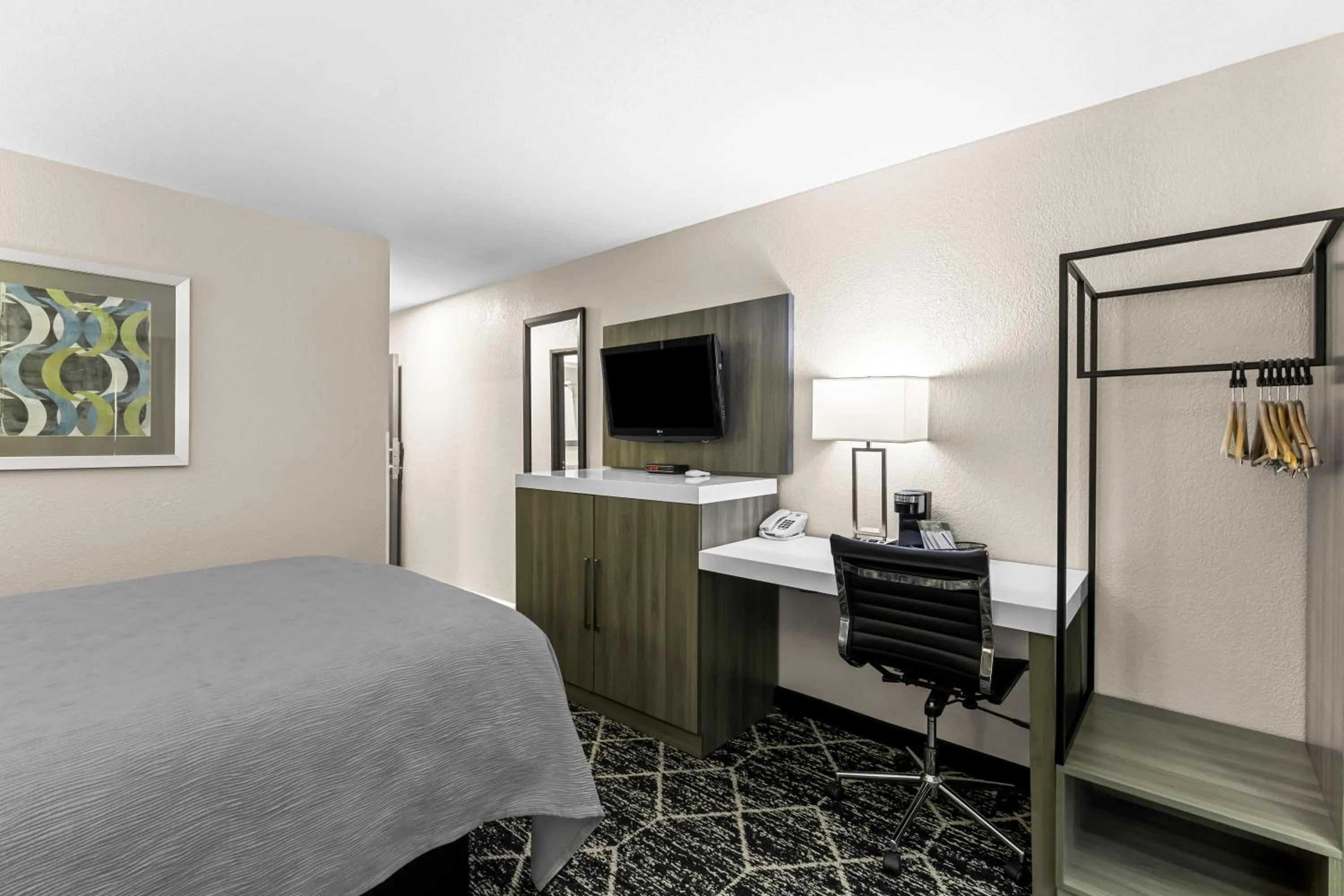 Photo of the whole room, Bed in Quality Inn Oskaloosa