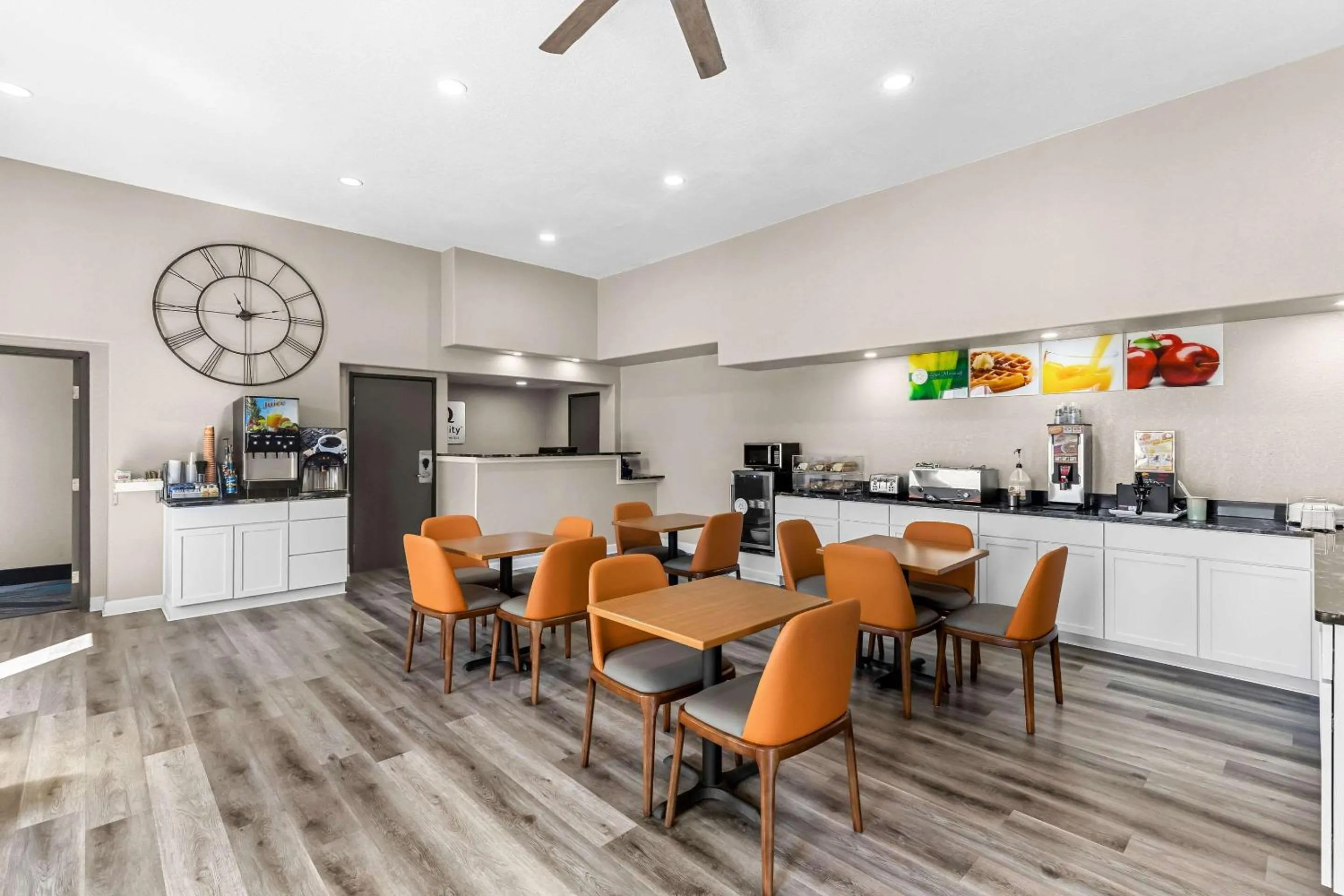 Lobby or reception in Quality Inn Oskaloosa