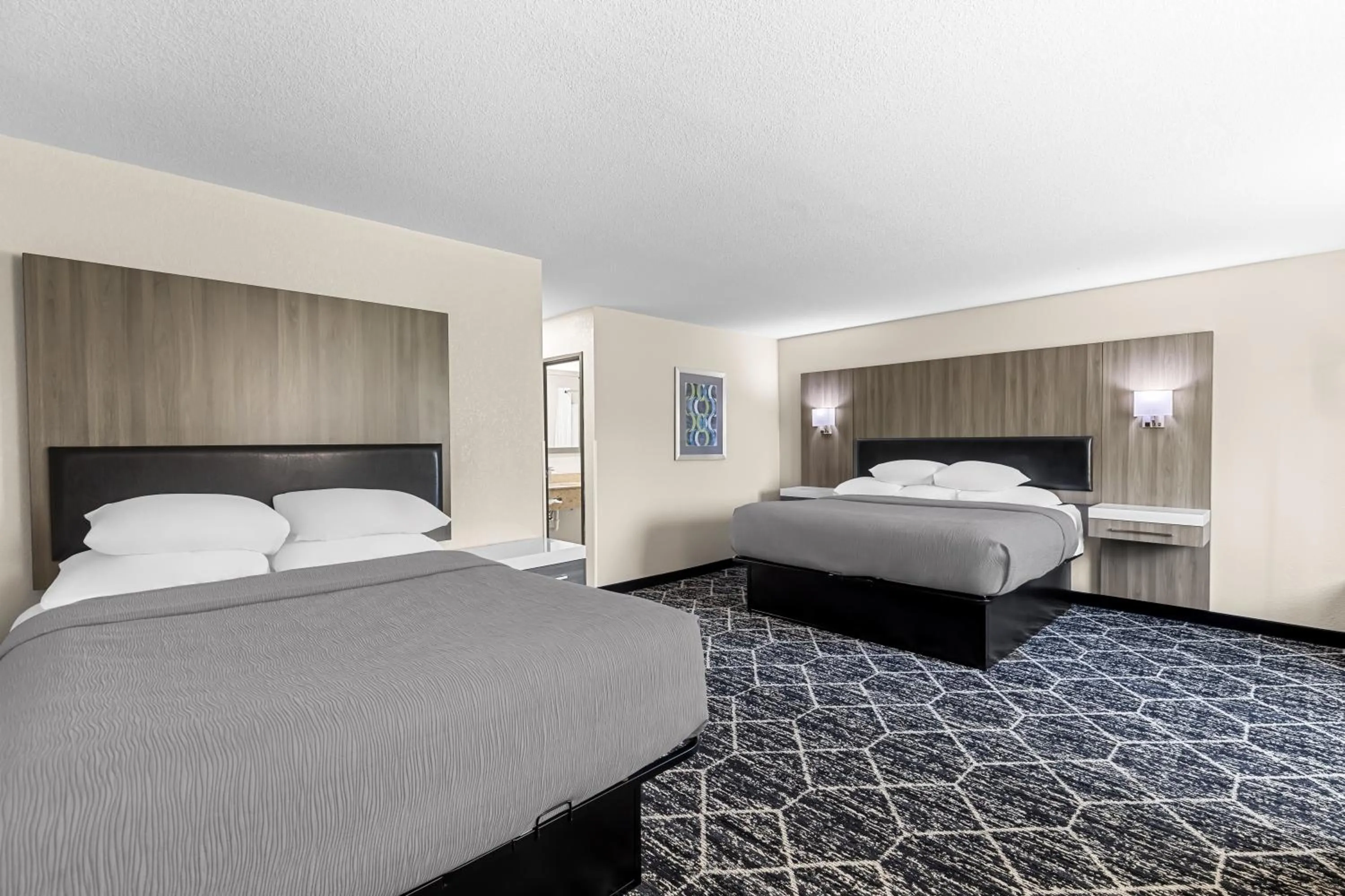 Photo of the whole room, Bed in Quality Inn Oskaloosa