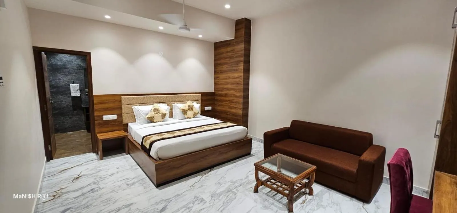 Photo of the whole room, Bed in HOTEL SILVER STONE