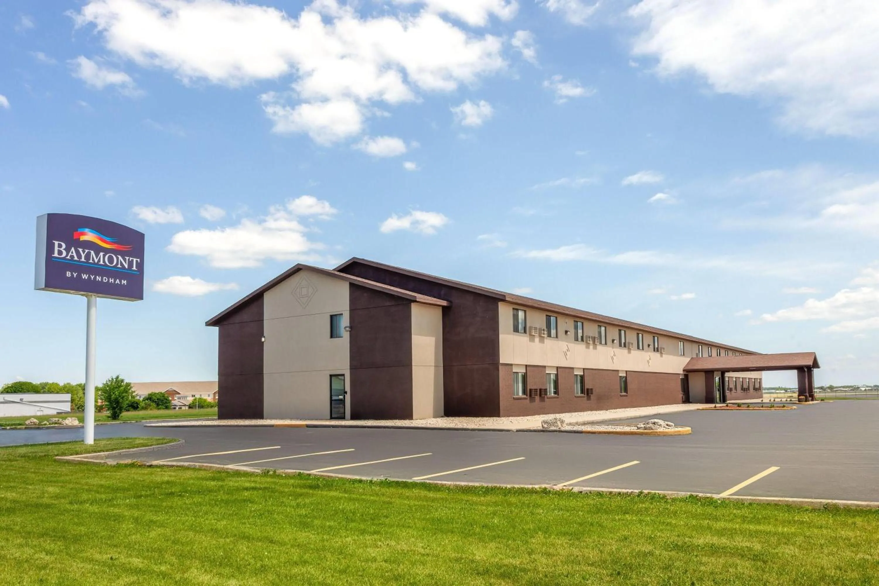 Super 8 by Wyndham Oshkosh Airport