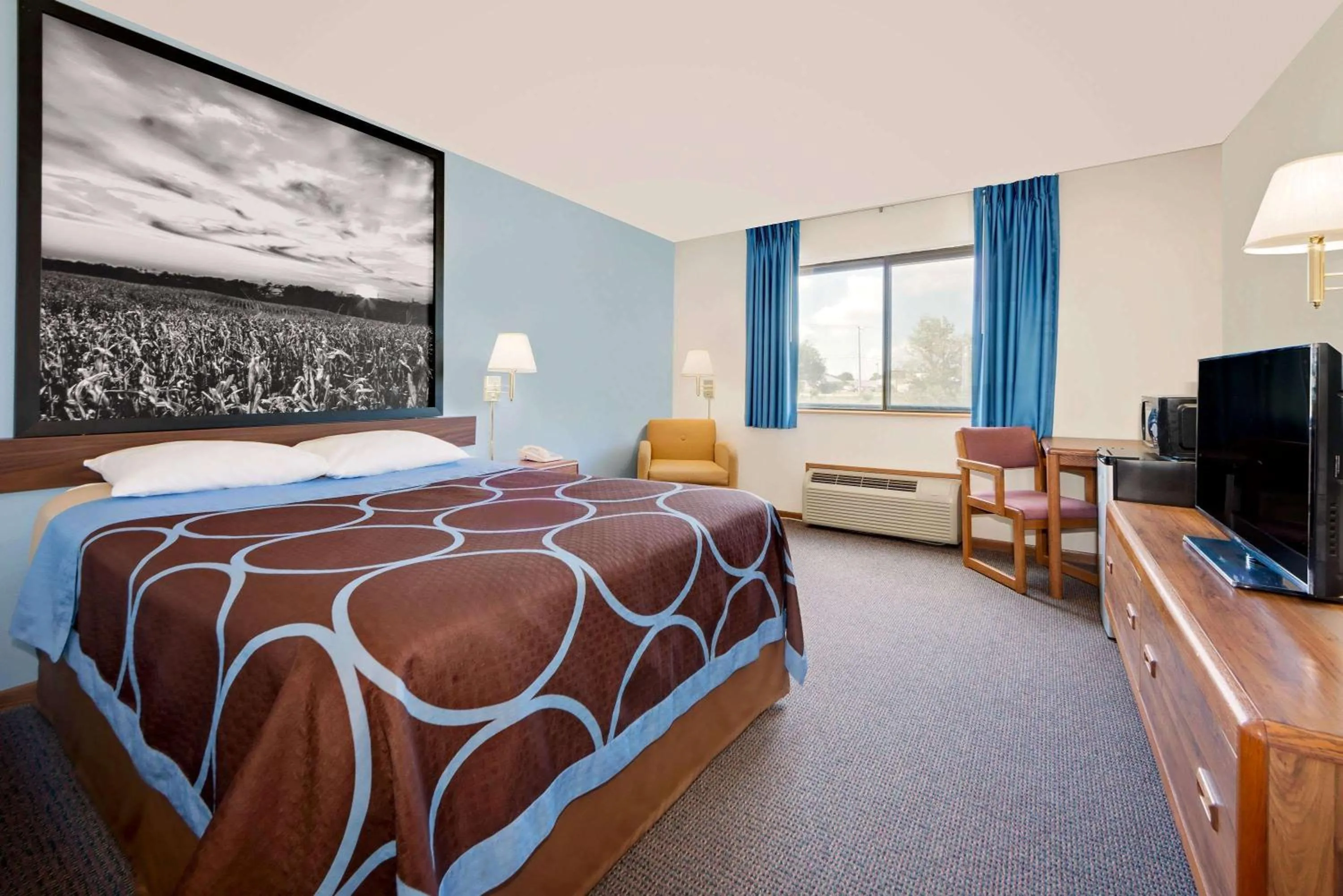 Photo of the whole room, Bed in Super 8 by Wyndham Centerville