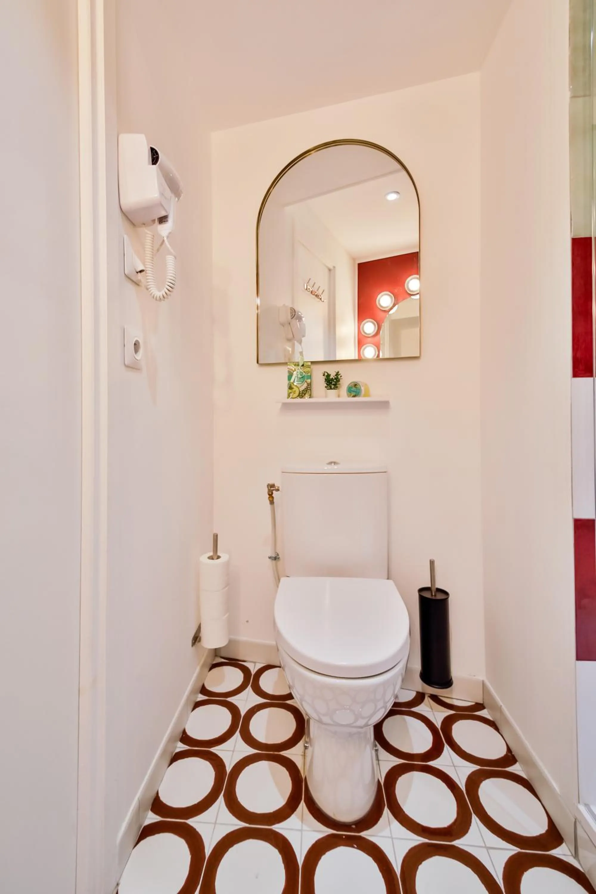 Toilet, Bed in WS Louvre - Casanova