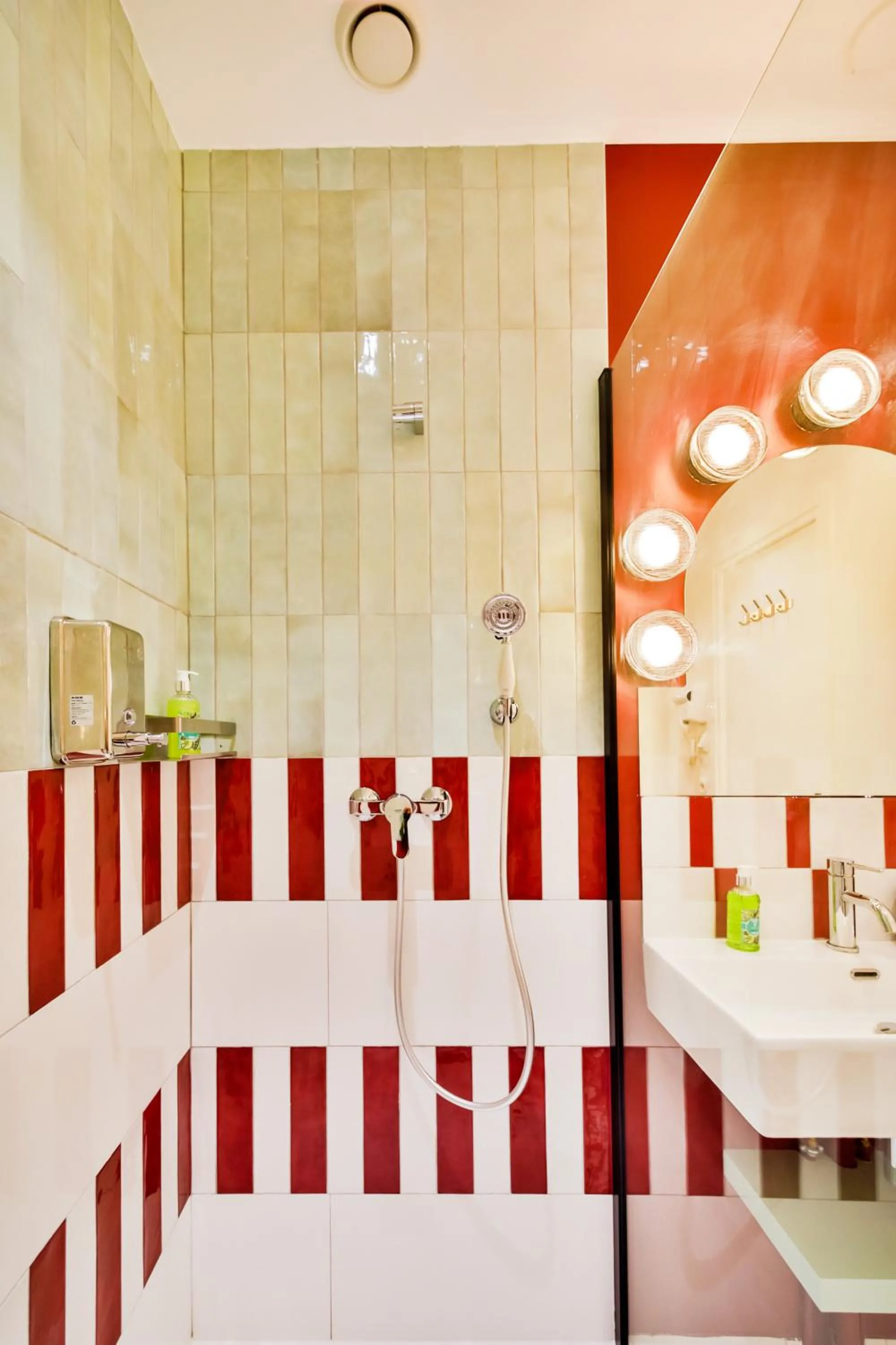 Shower in WS Louvre - Casanova