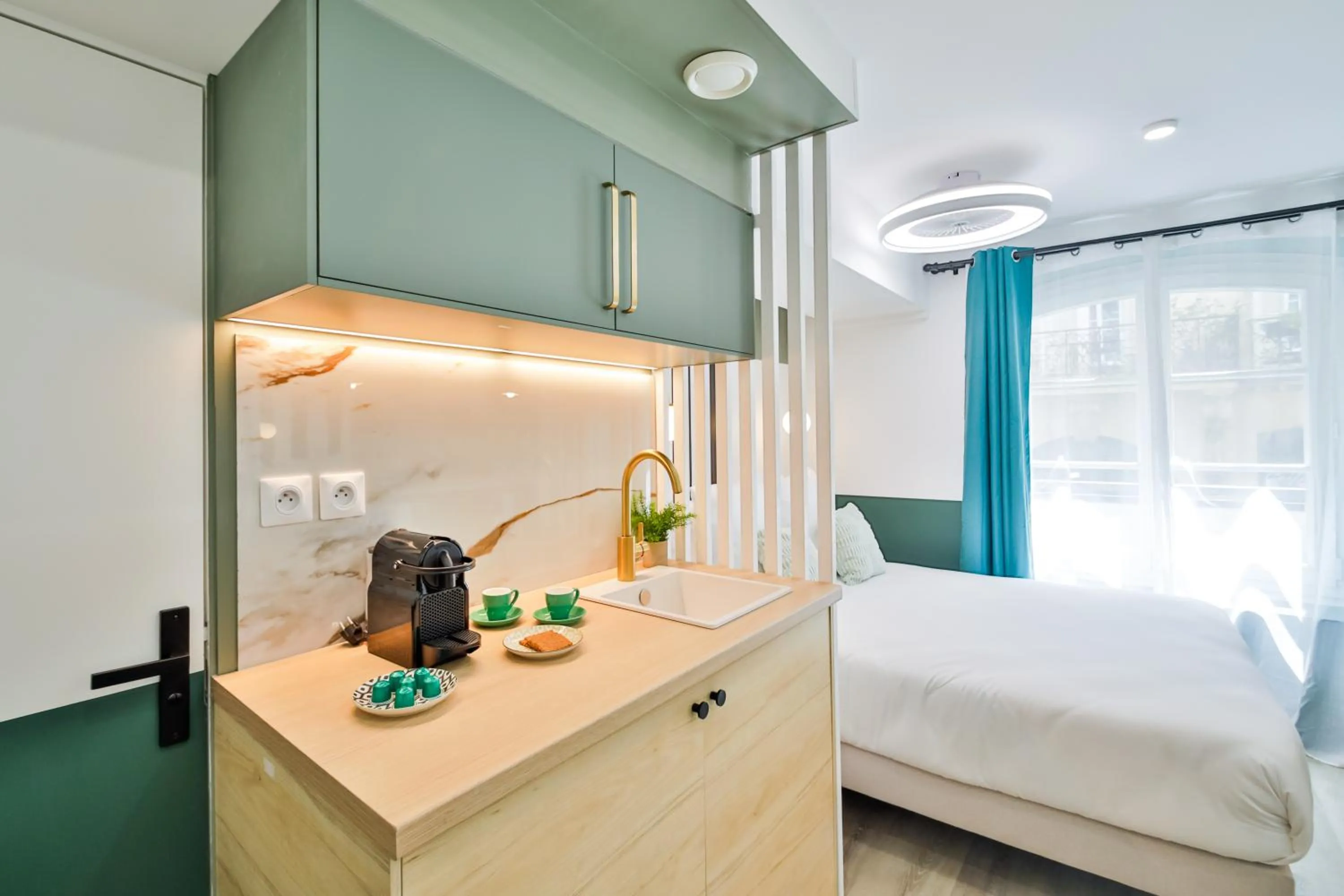 Kitchen or kitchenette, Bed in WS Louvre - Casanova