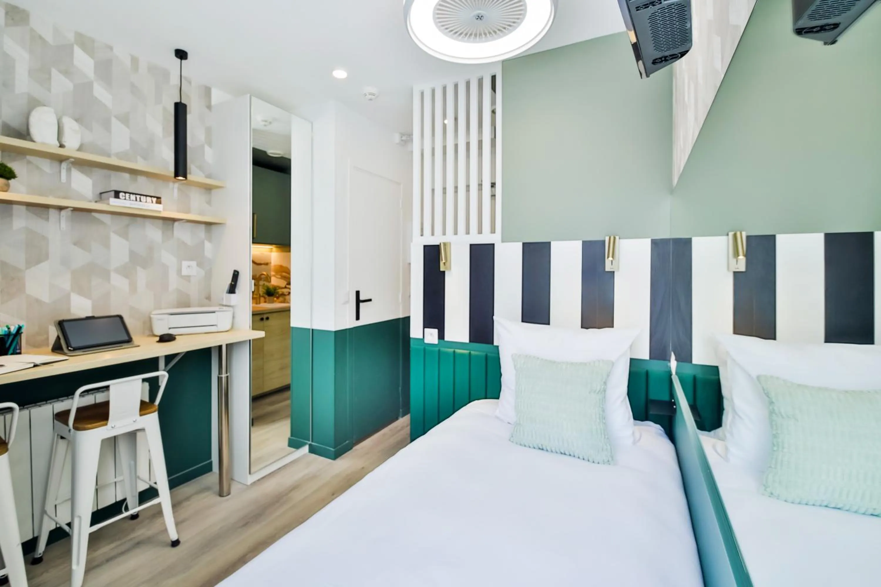 TV and multimedia, Bed in WS Louvre - Casanova