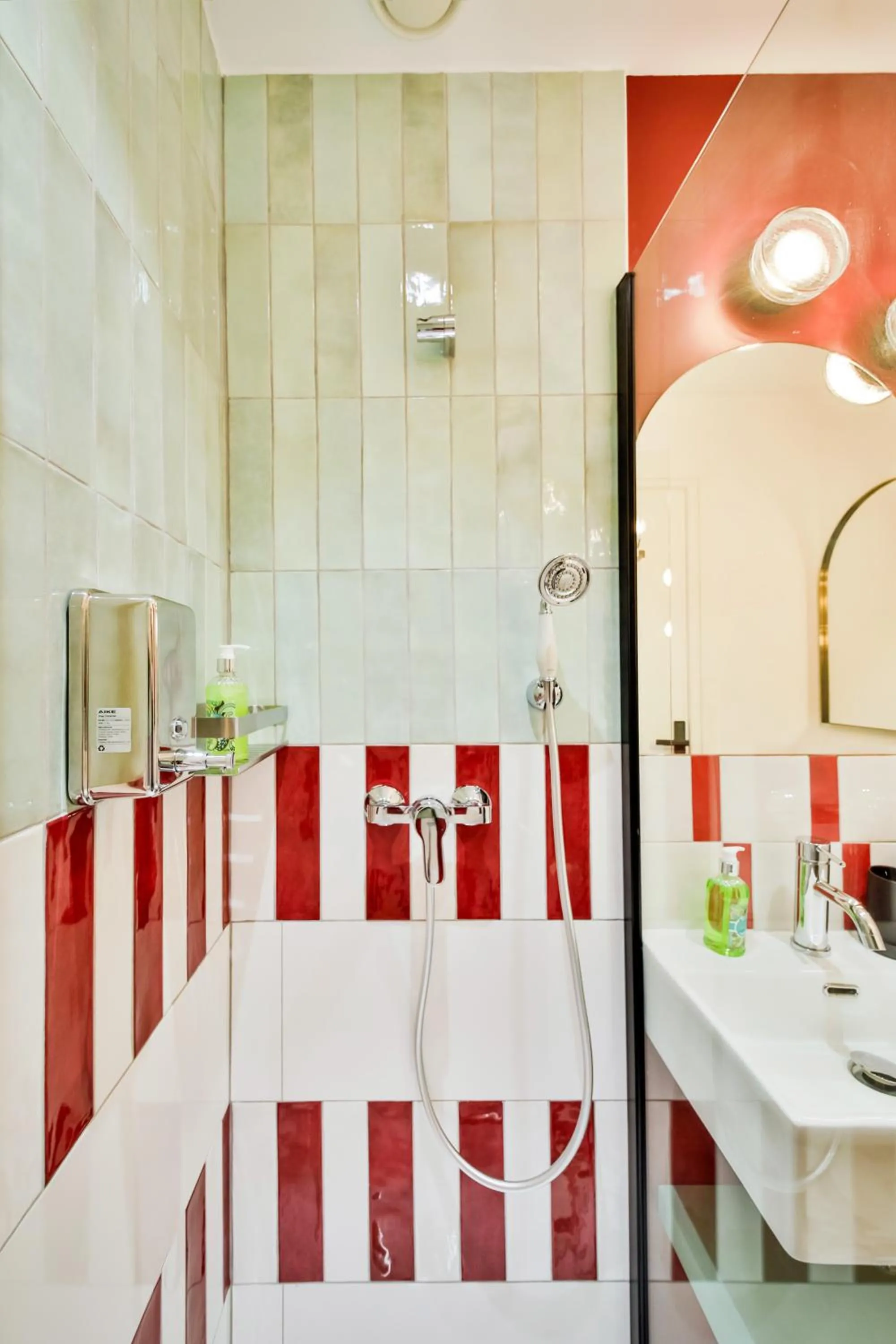 Bathroom, Bed in WS Louvre - Casanova