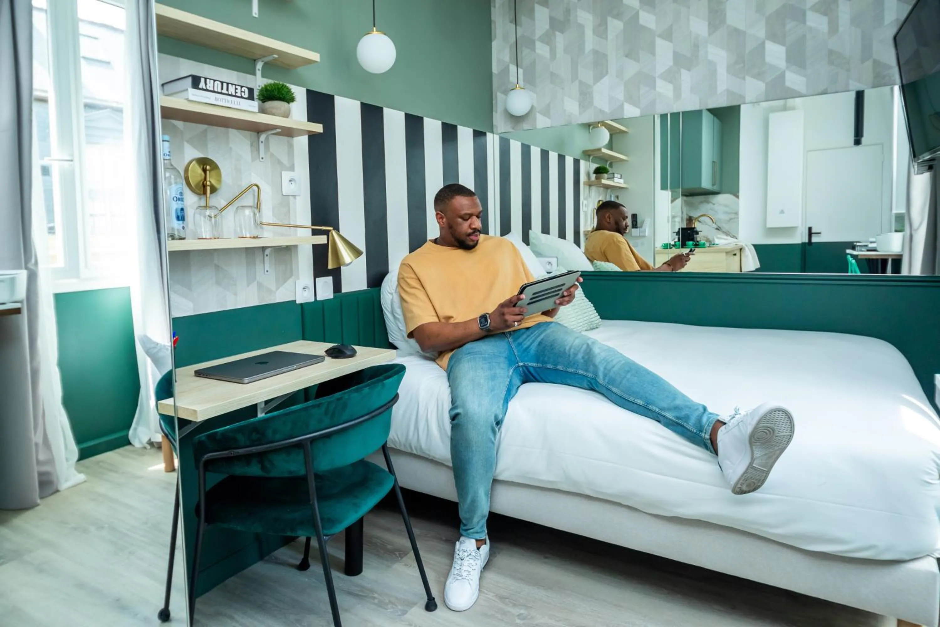 Seating area, Bed in WS Louvre - Casanova