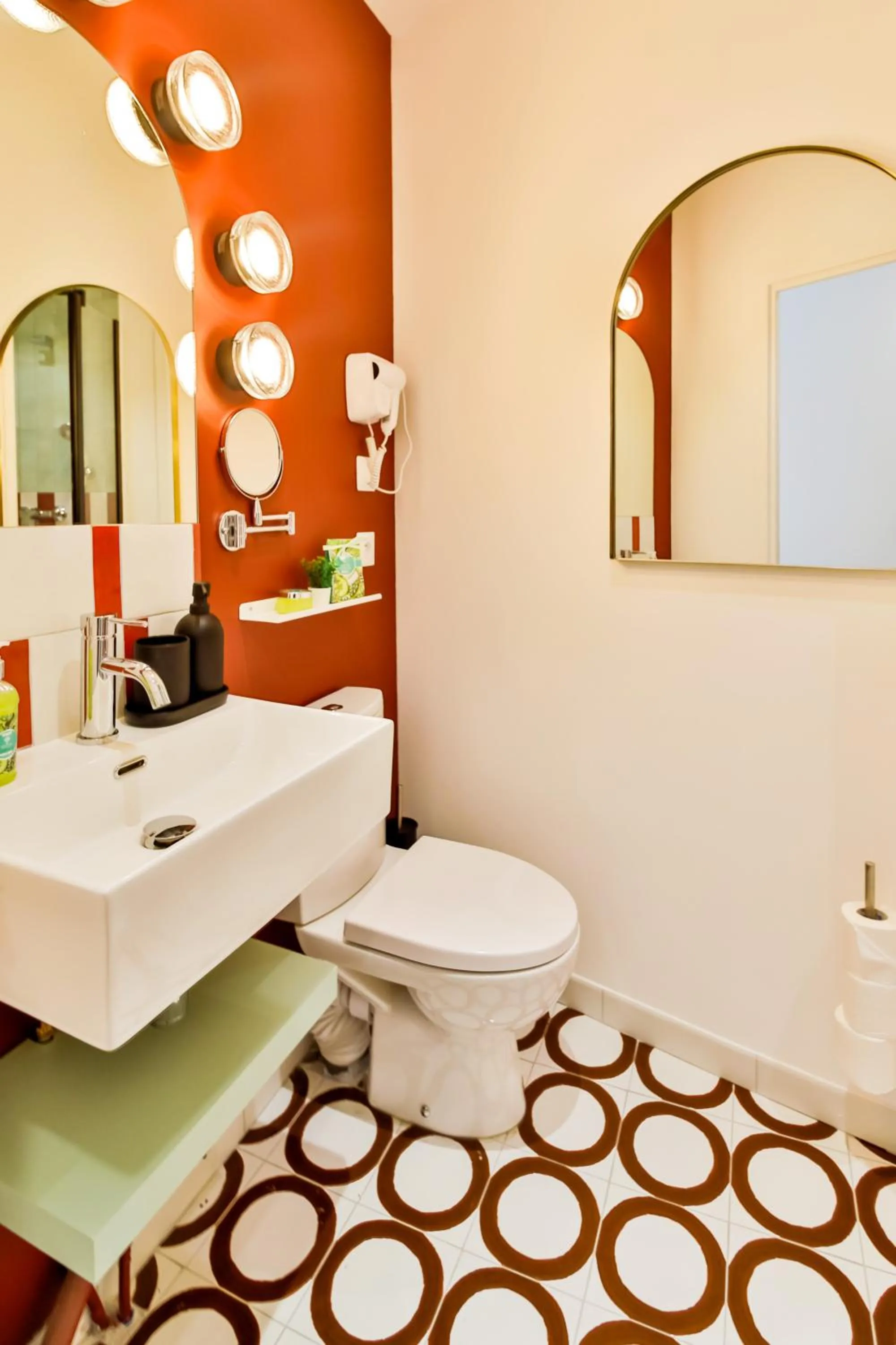 Toilet in WS Louvre - Casanova