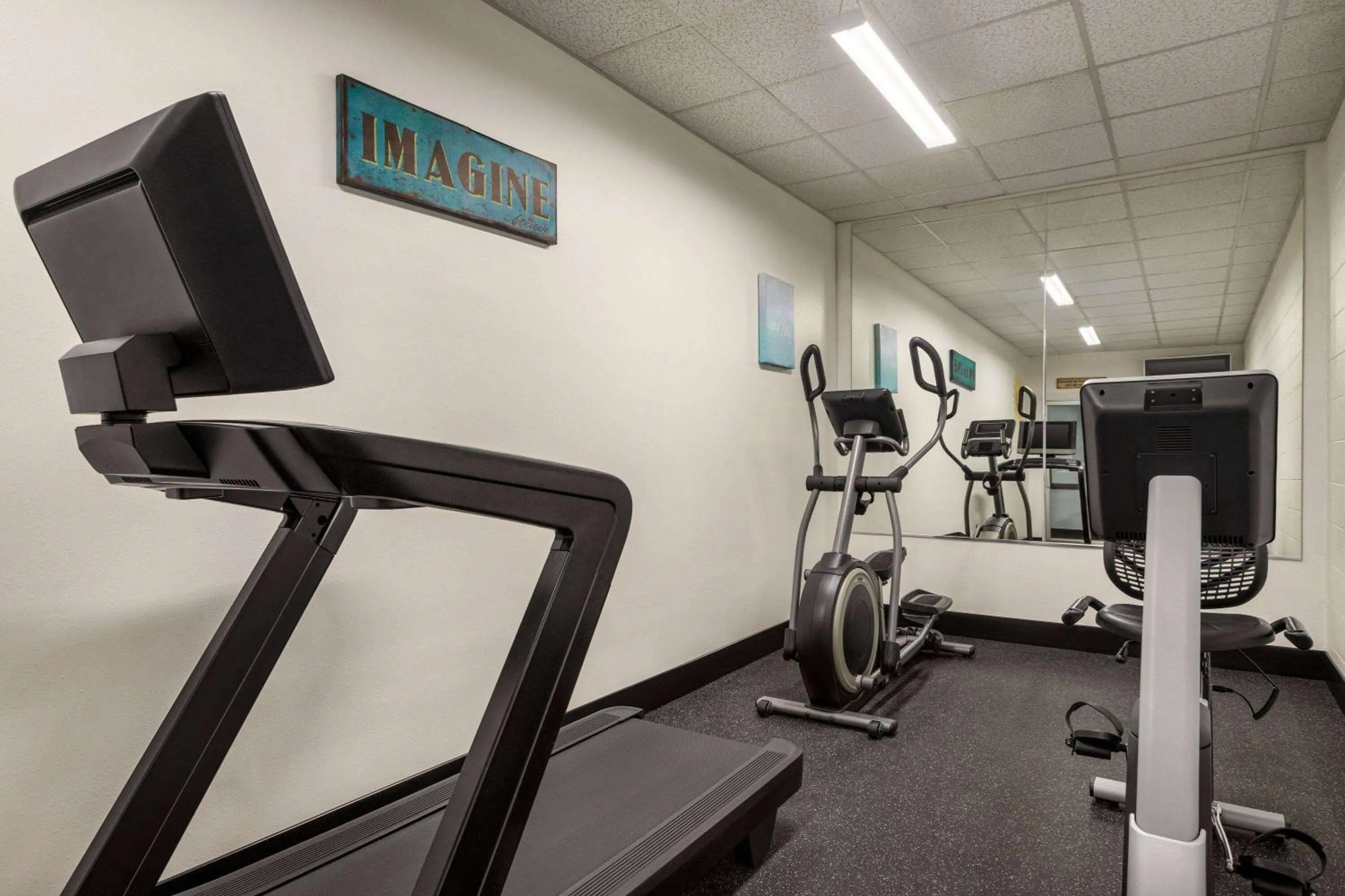 Fitness centre/facilities in Ramada by Wyndham Richland Center