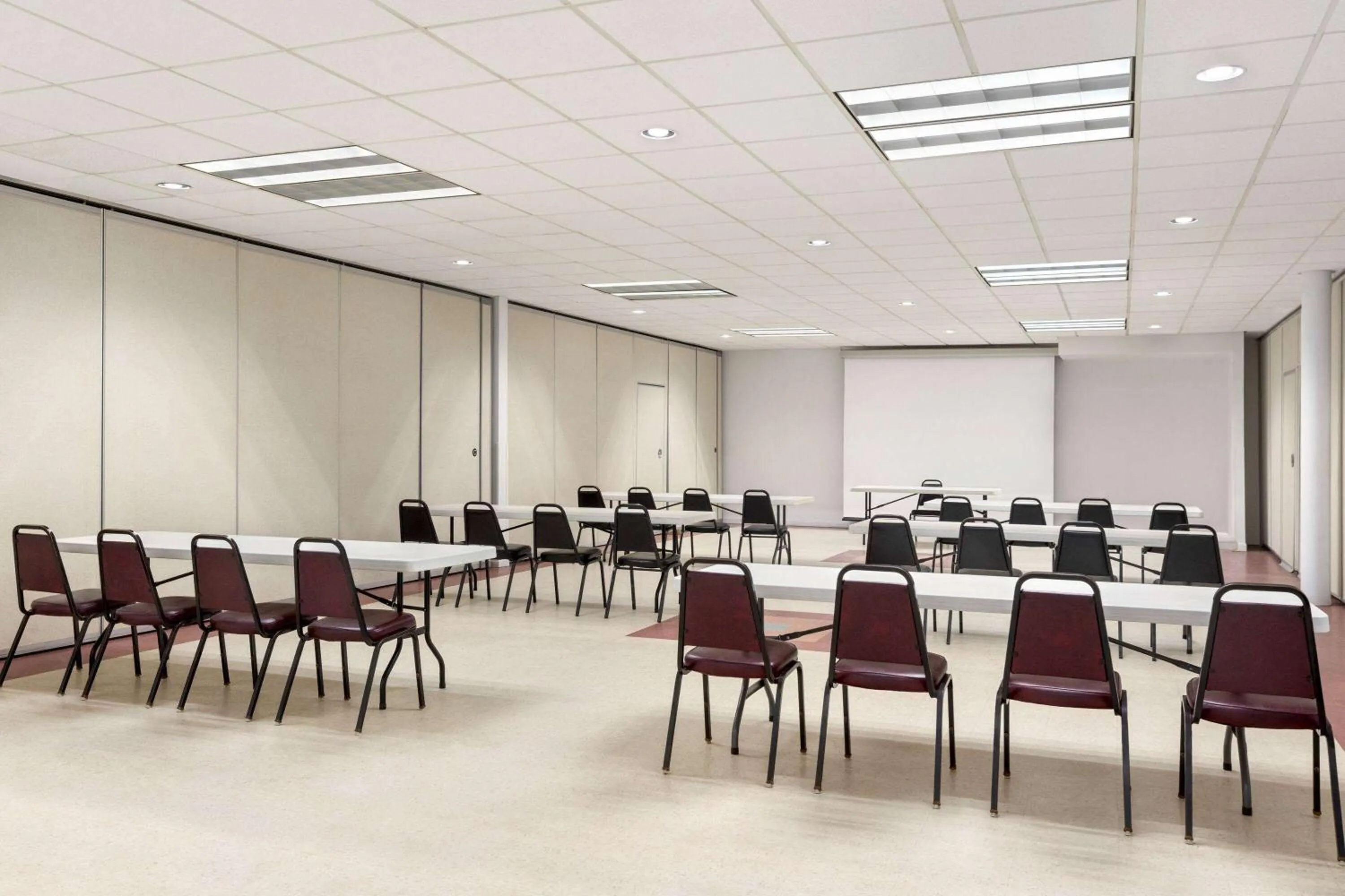 Meeting/conference room in Ramada by Wyndham Richland Center