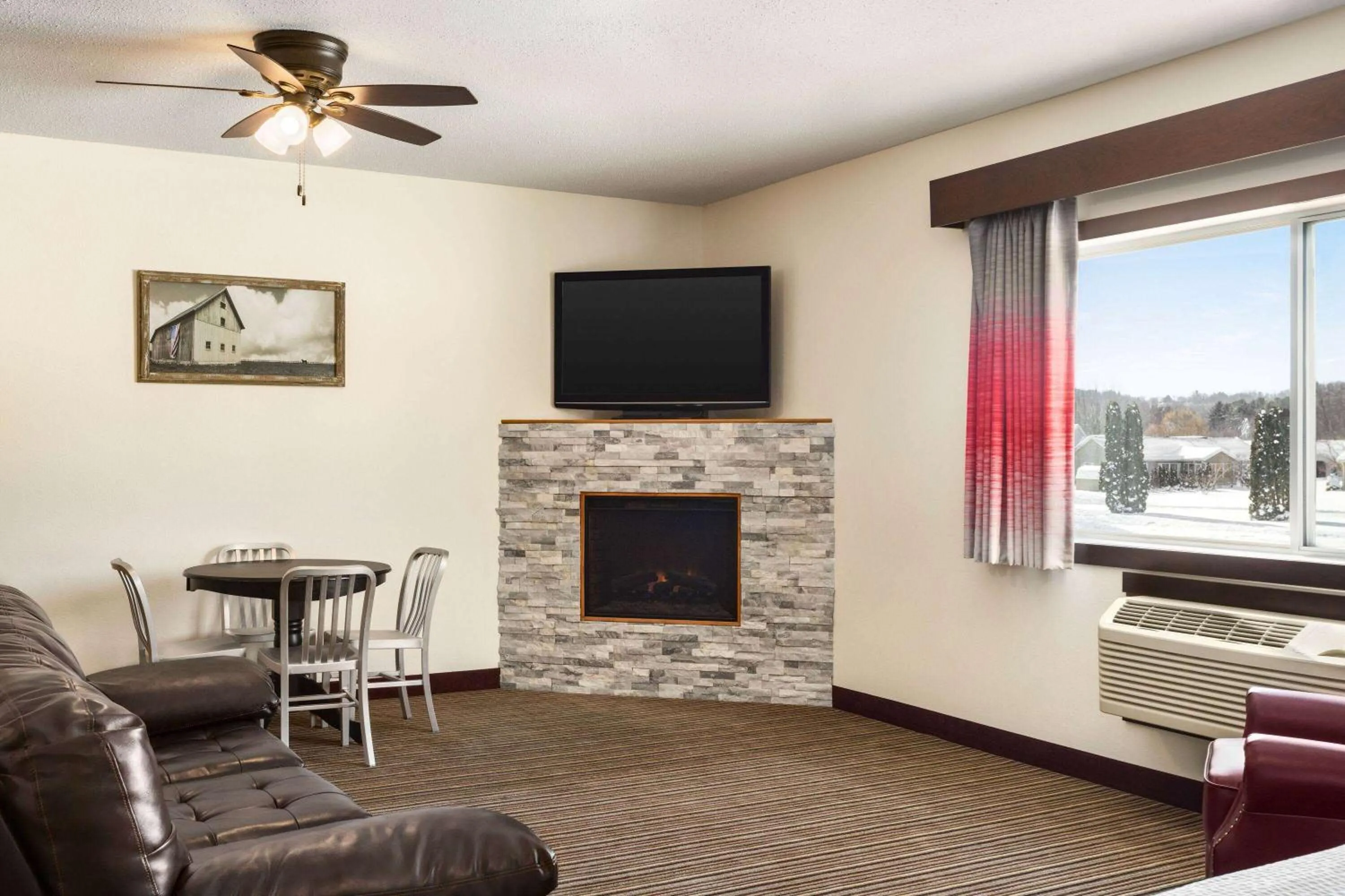 Bed in Ramada by Wyndham Richland Center