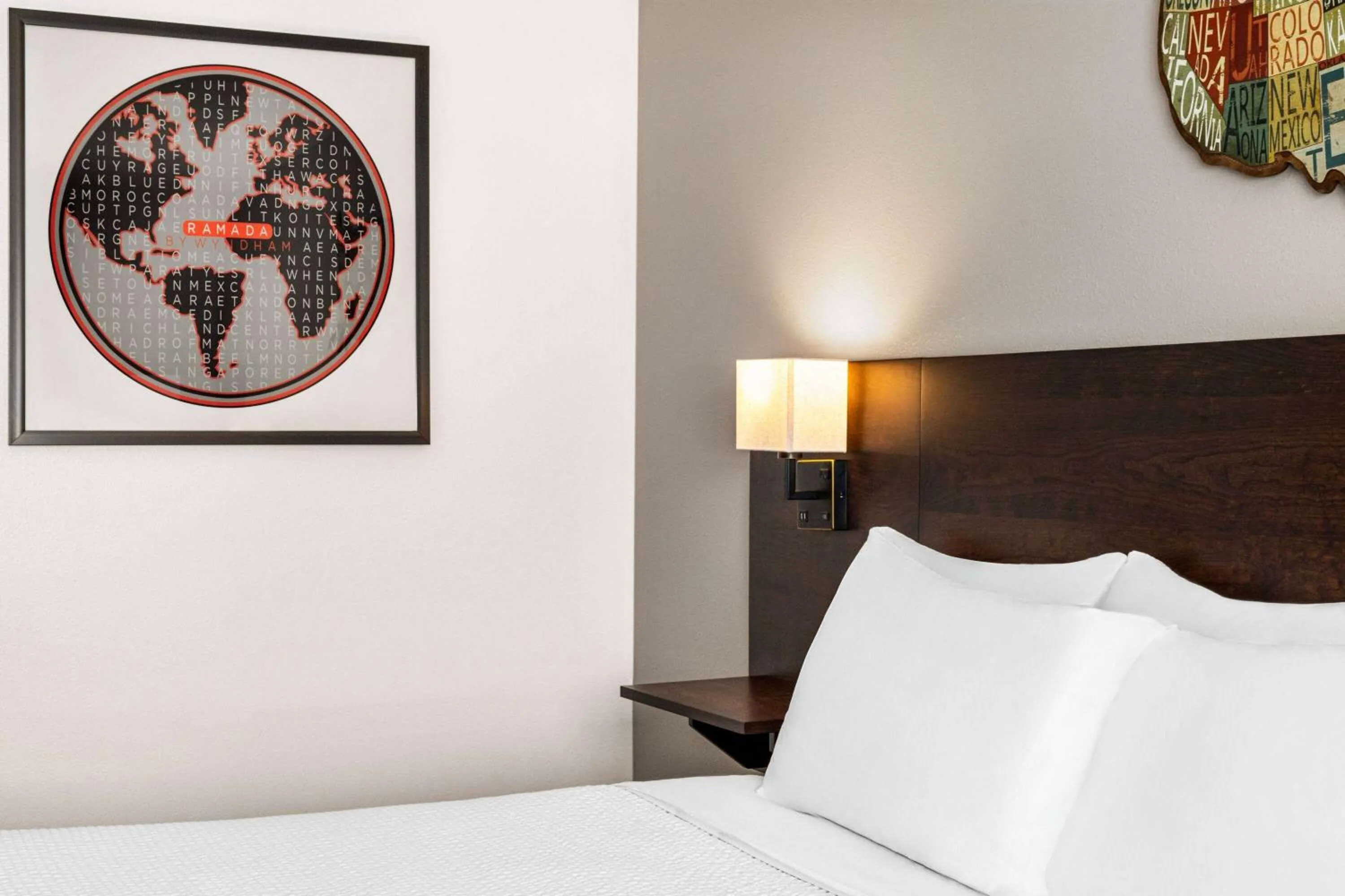 Photo of the whole room, Bed in Ramada by Wyndham Richland Center