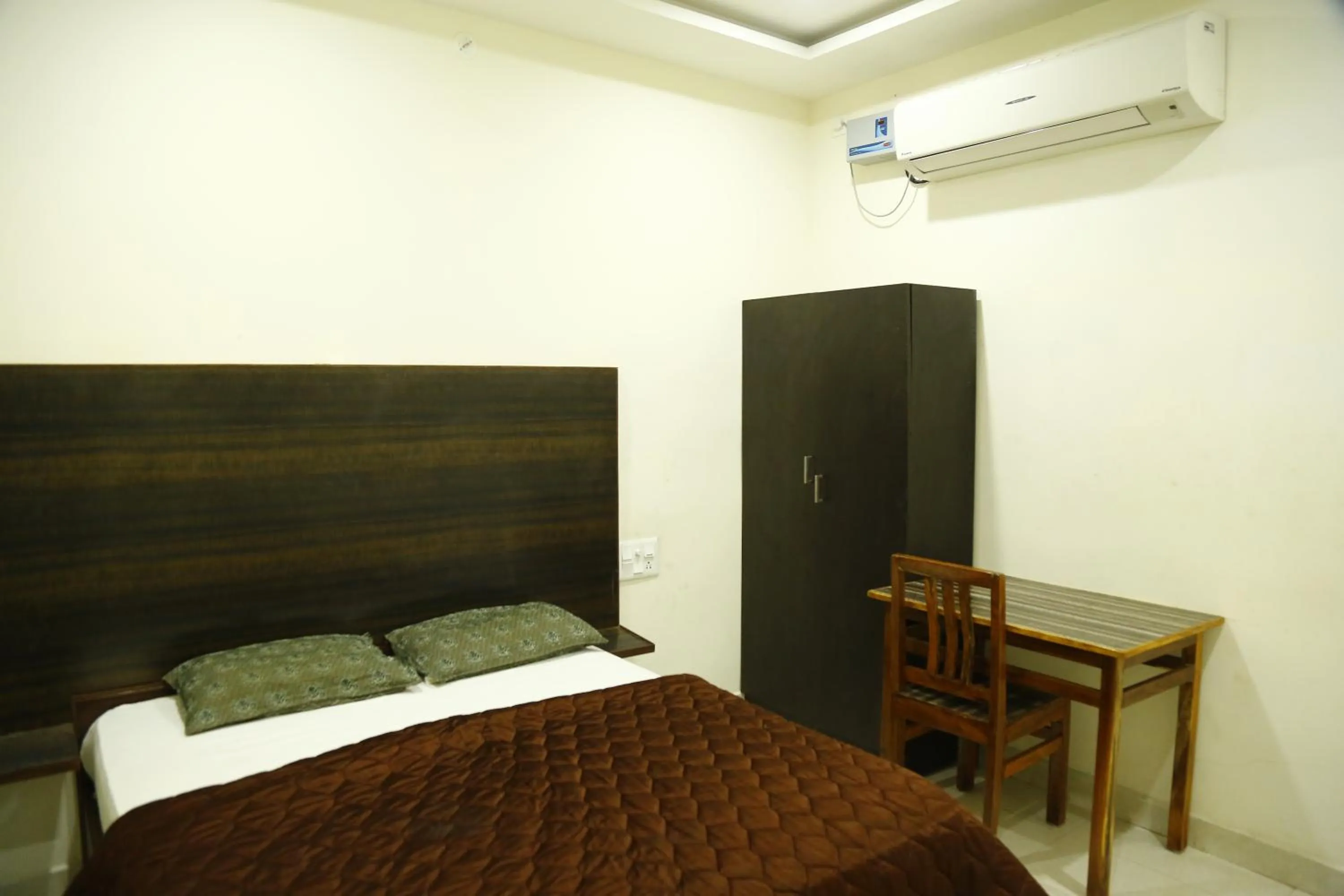 Bed in KPK Residency Arani