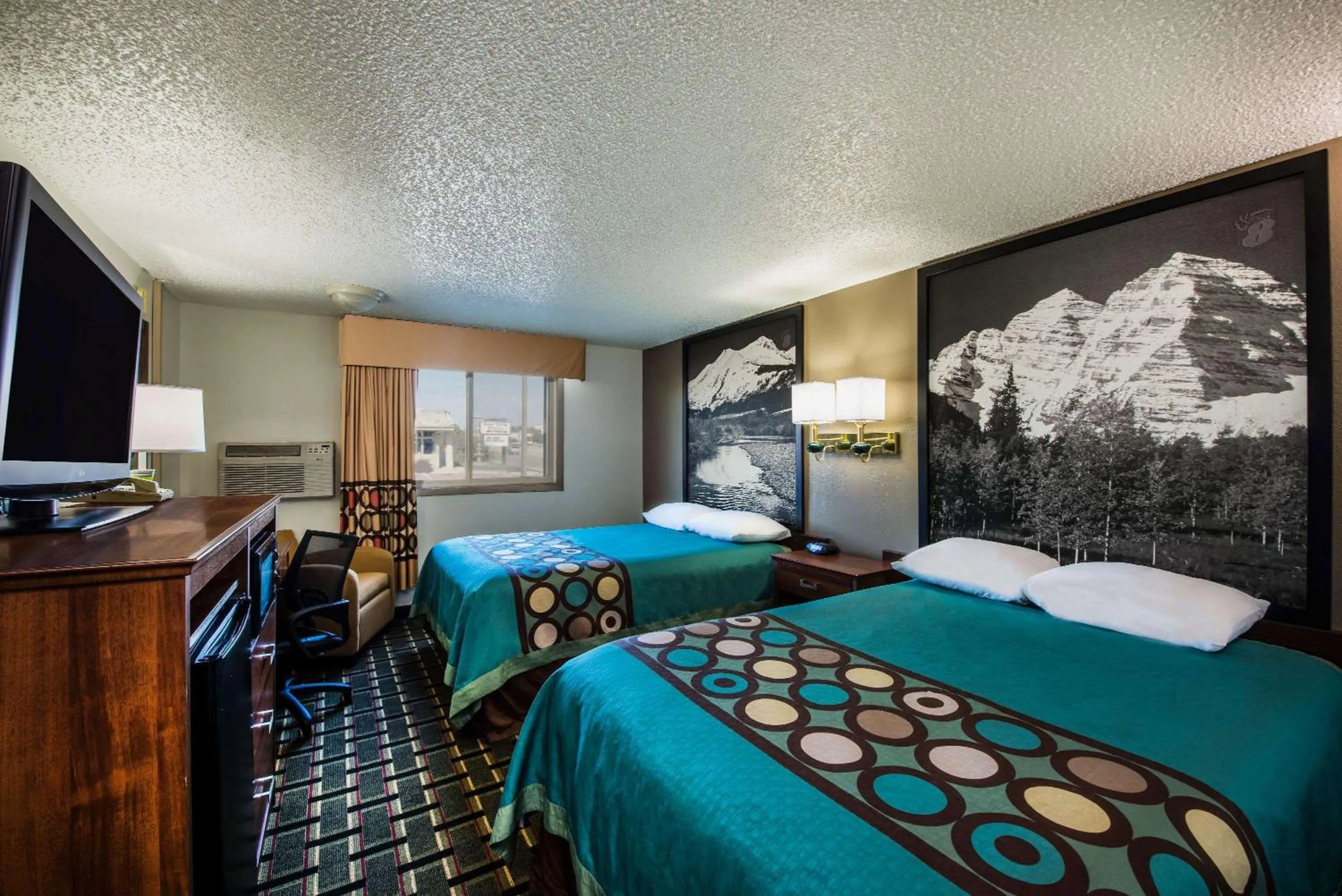 Photo of the whole room, Bed in Super 8 by Wyndham Pueblo