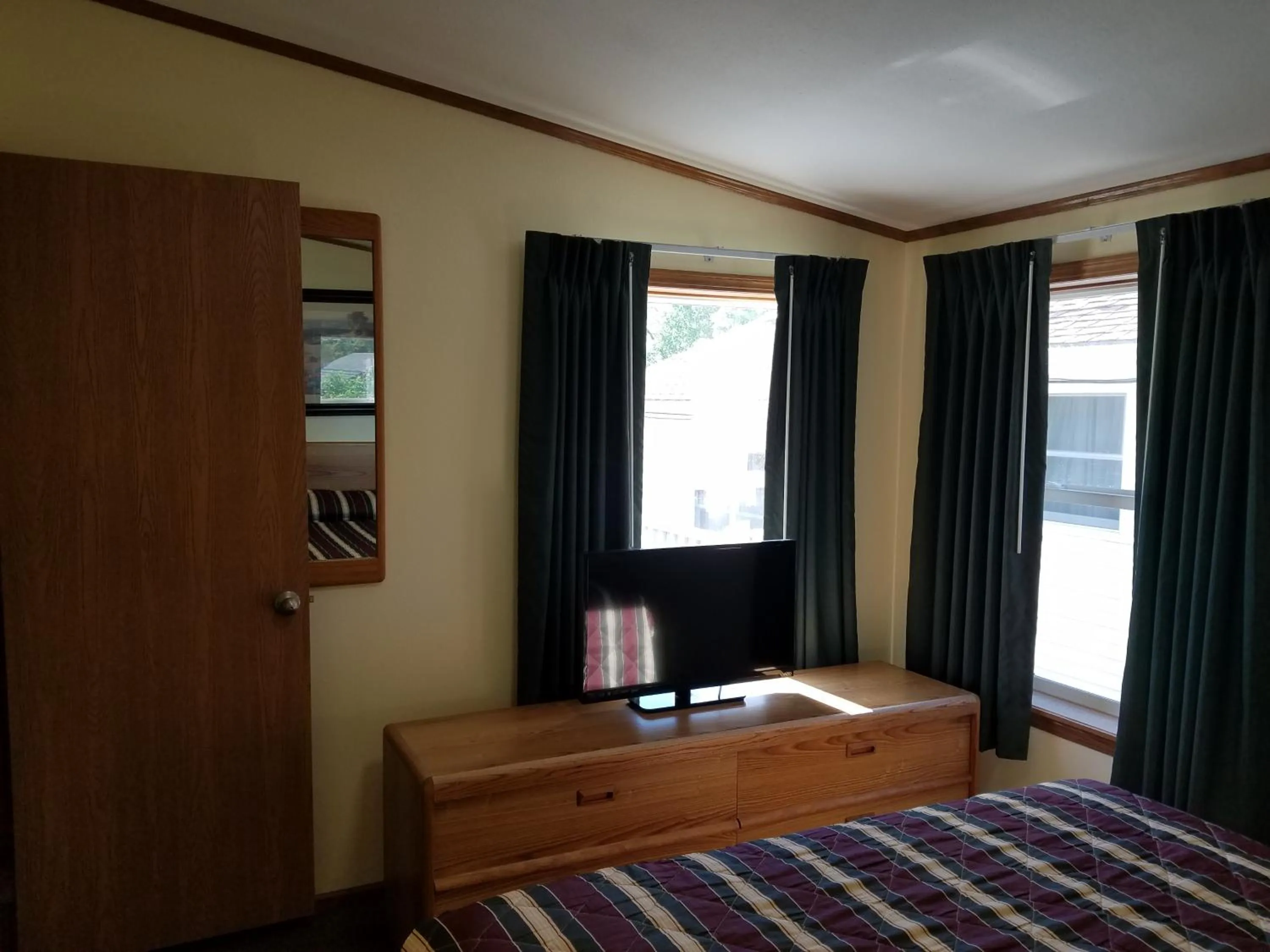 Bed in Black Hawk Motel & Suites