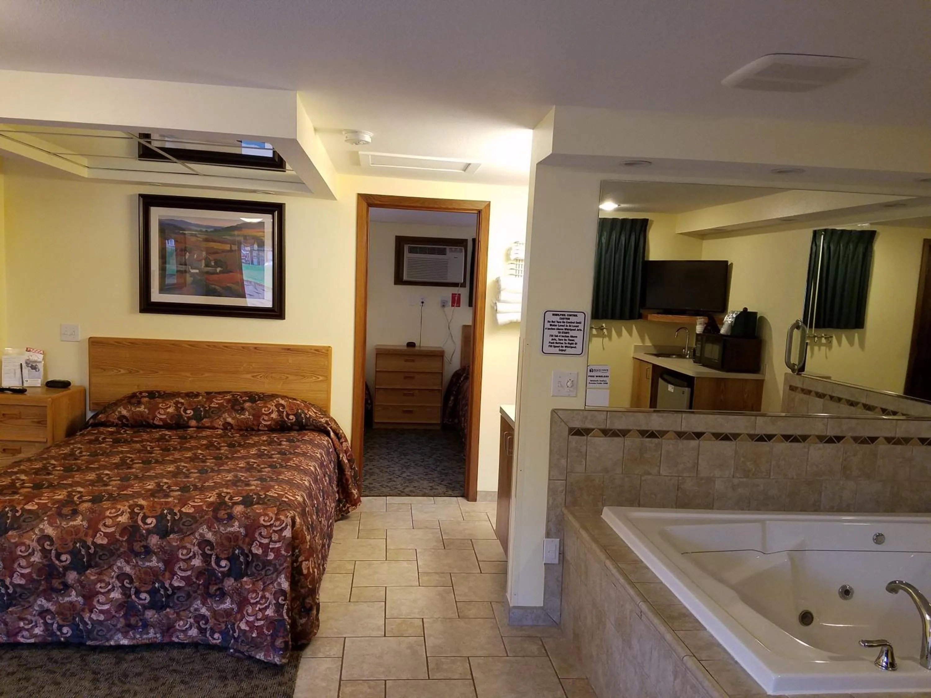 Bed in Black Hawk Motel & Suites