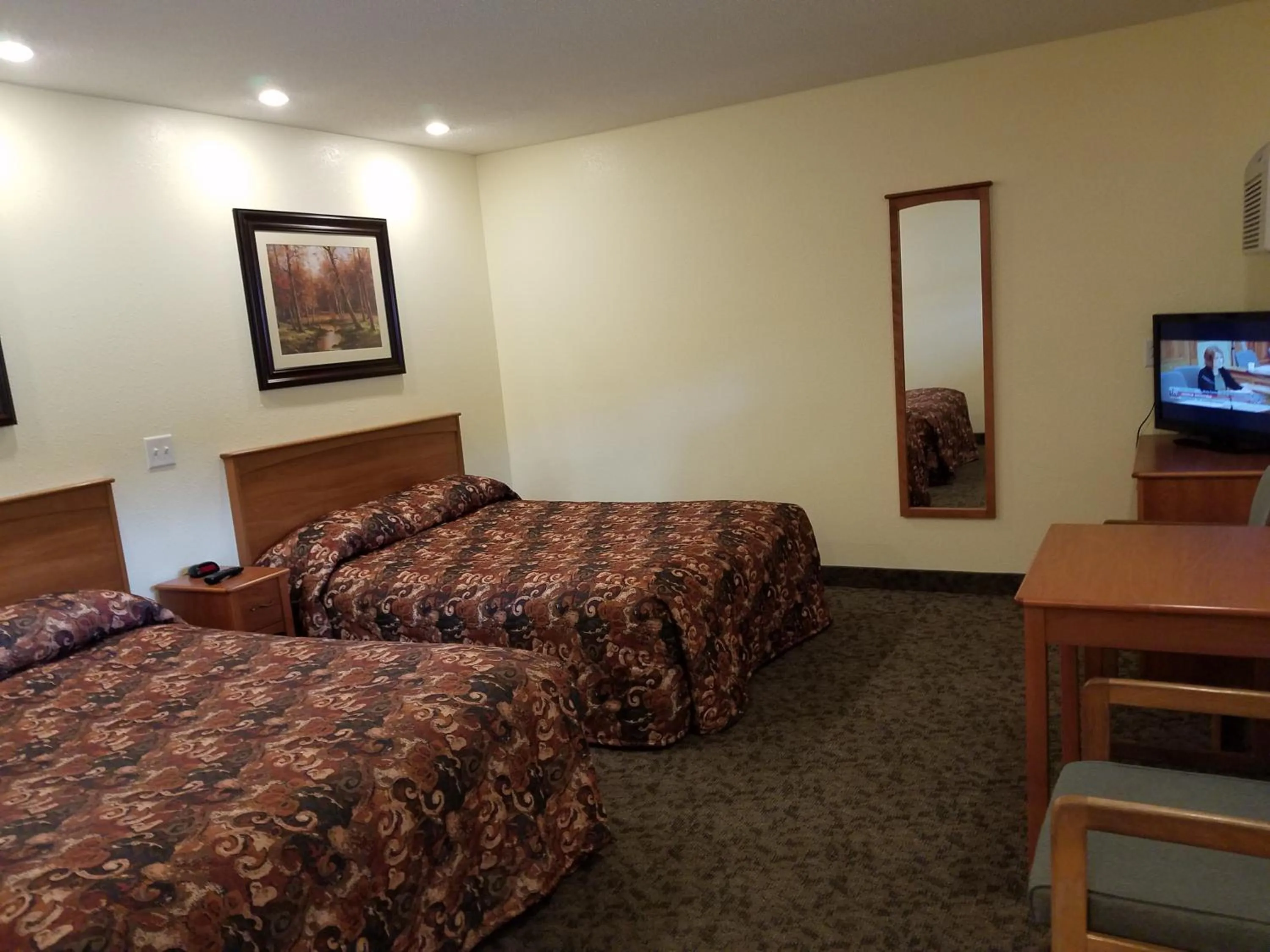 Bed in Black Hawk Motel & Suites