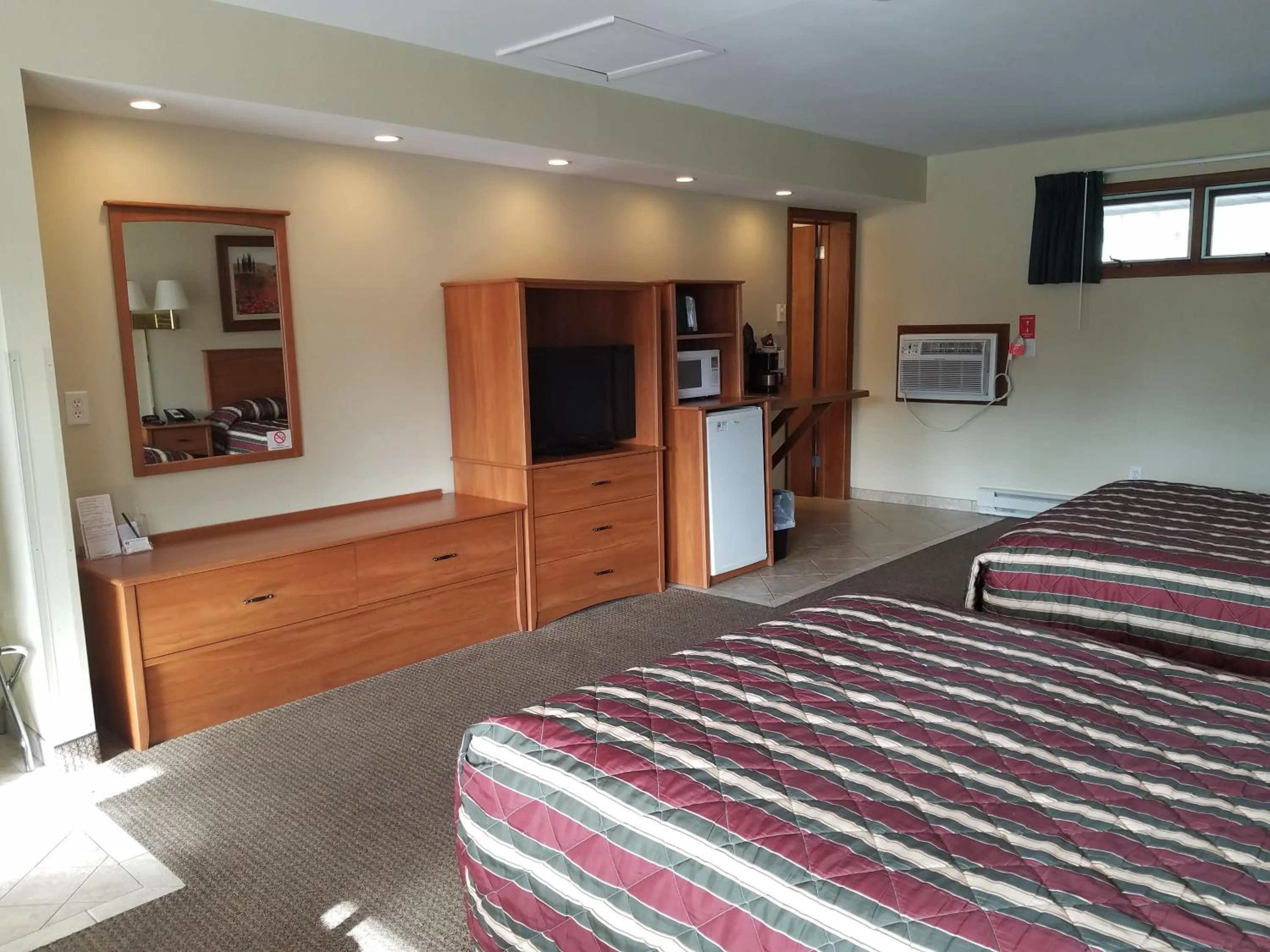 Bed in Black Hawk Motel & Suites