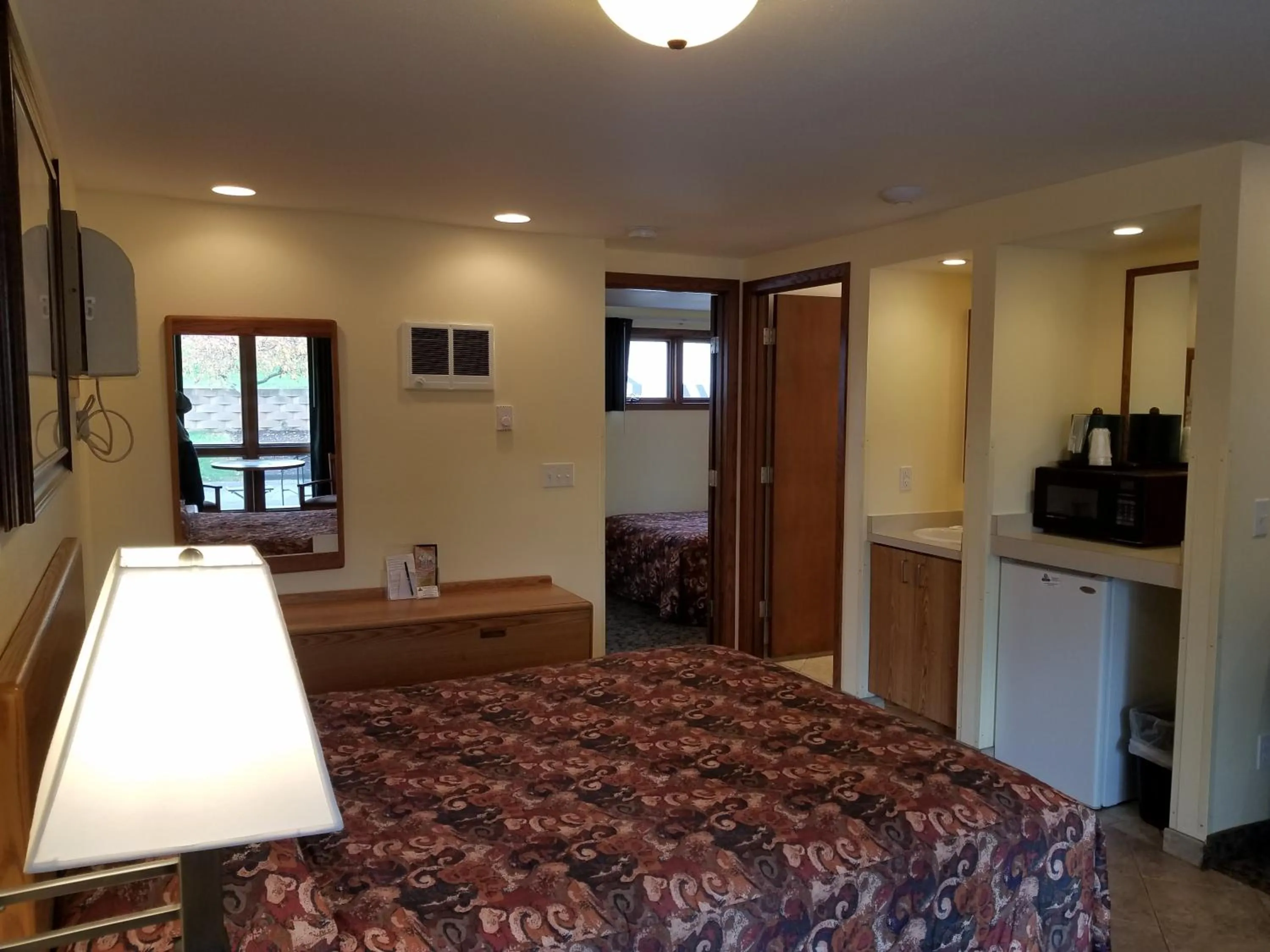 Bed in Black Hawk Motel & Suites