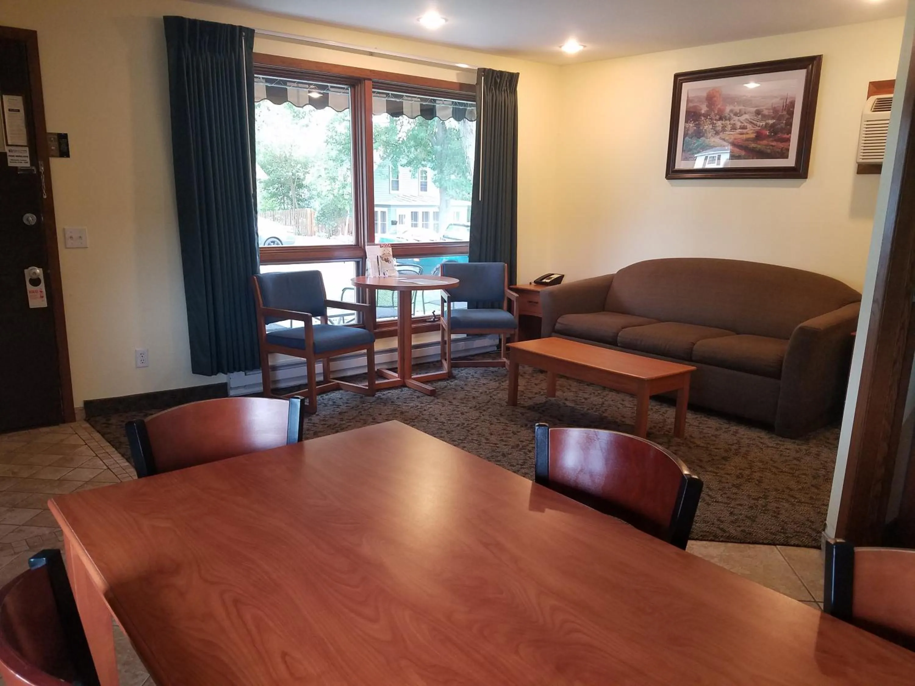 Black Hawk Motel & Suites