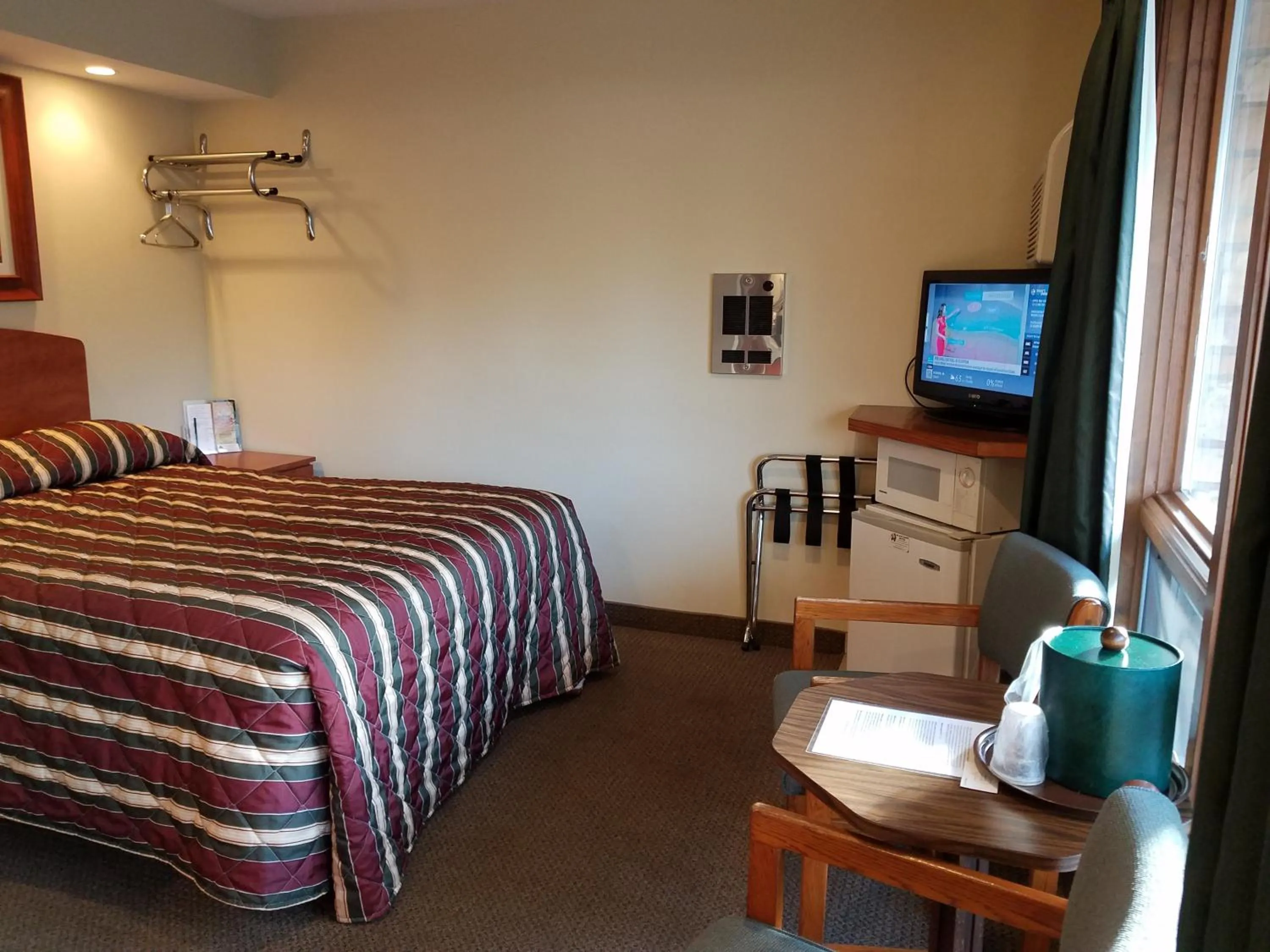 Bed in Black Hawk Motel & Suites