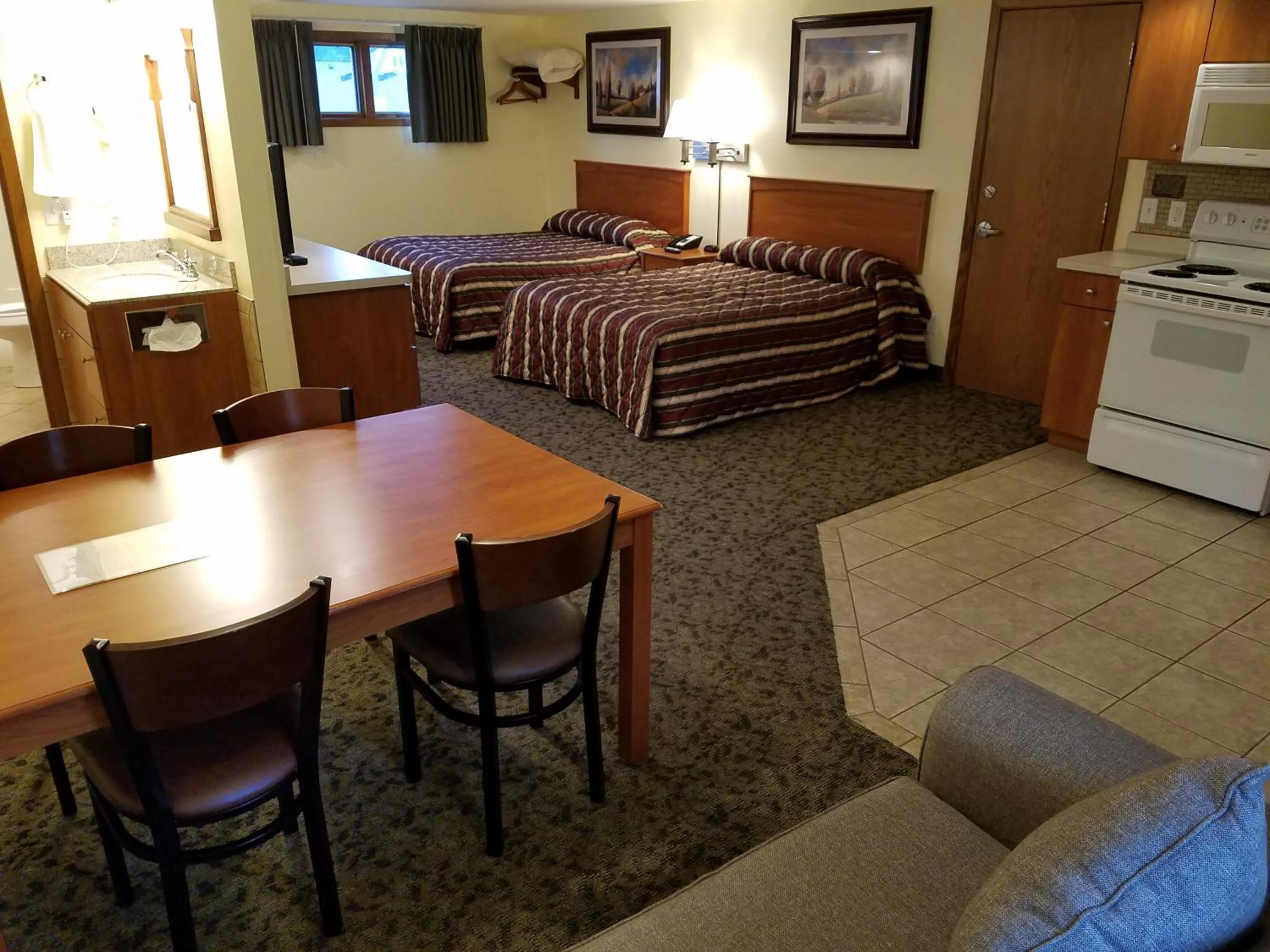 Bed in Black Hawk Motel & Suites