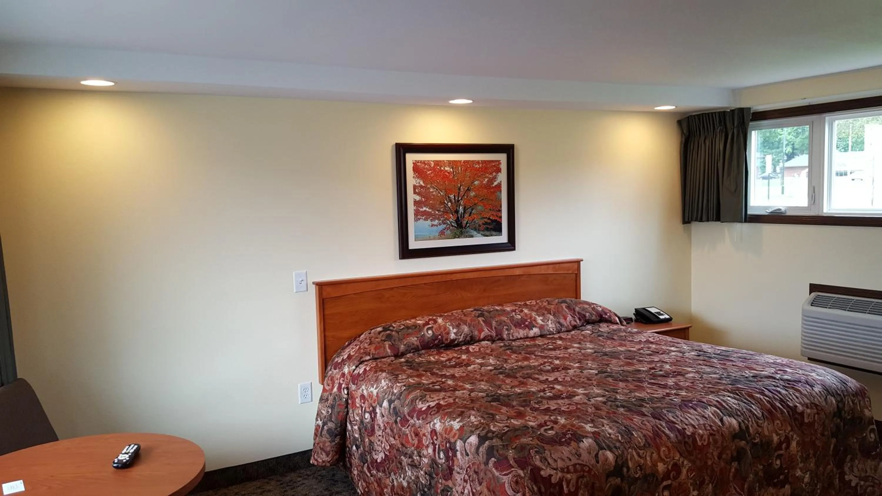 Bed in Black Hawk Motel & Suites