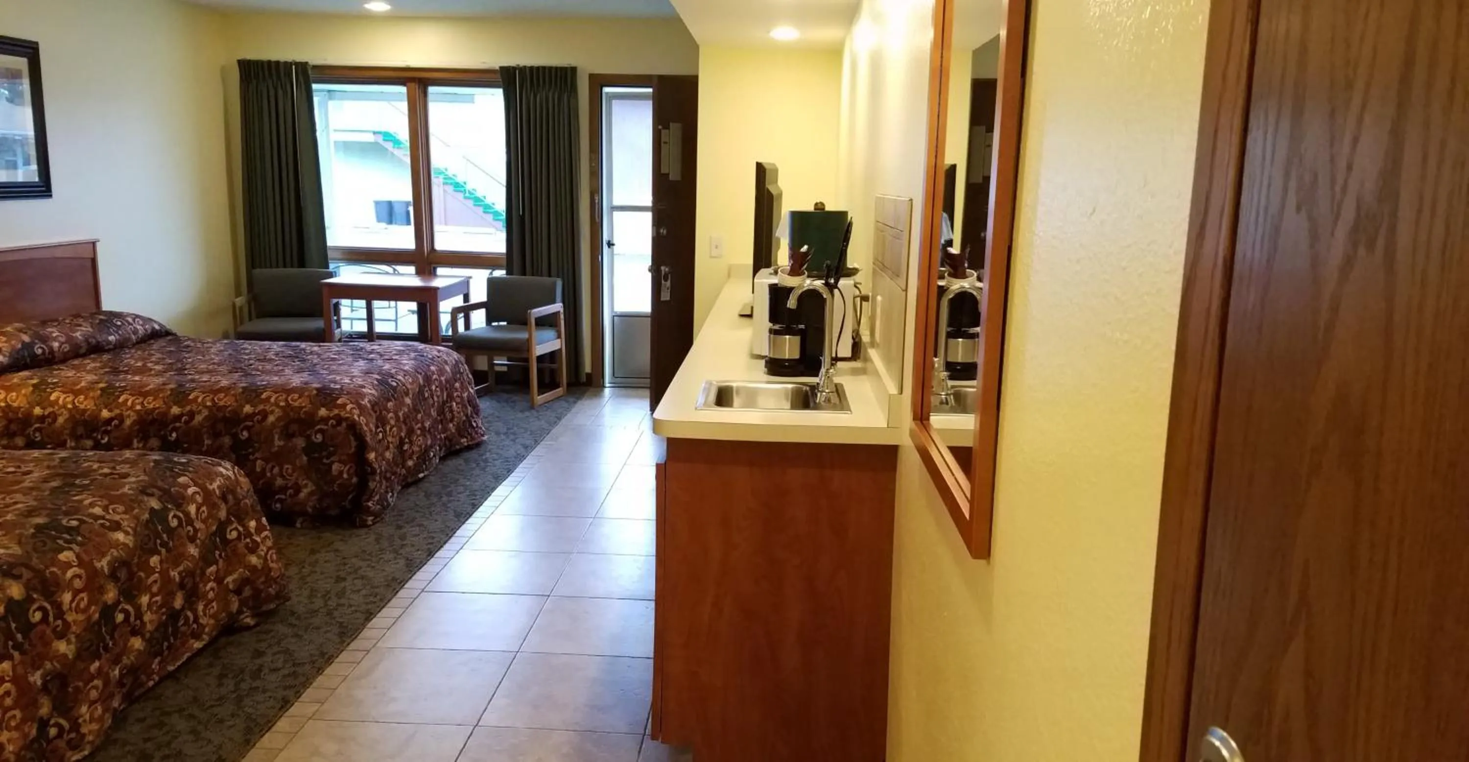 Bed in Black Hawk Motel & Suites