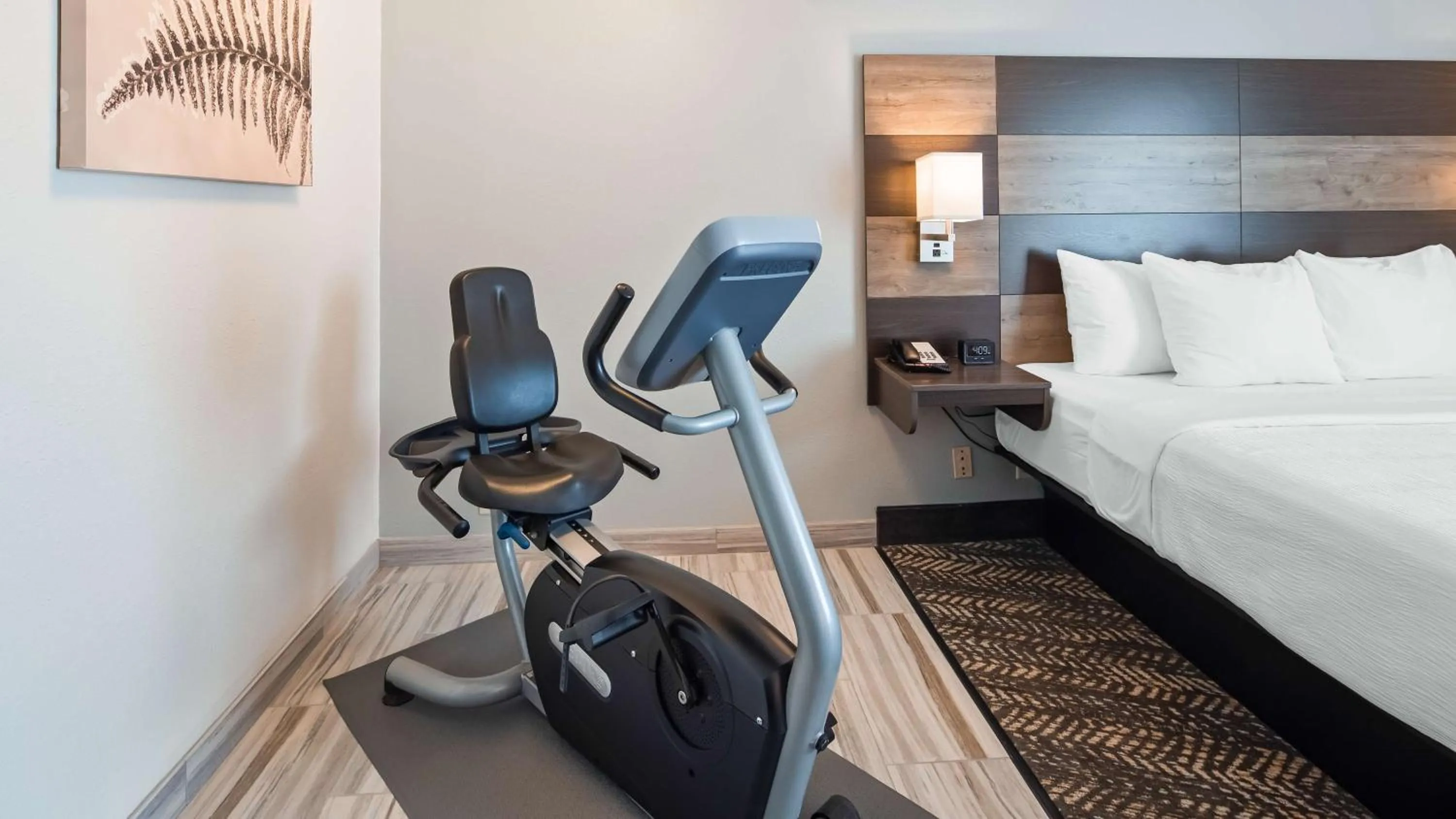 Bedroom, Bed in Best Western Plus Wausau Tower Inn