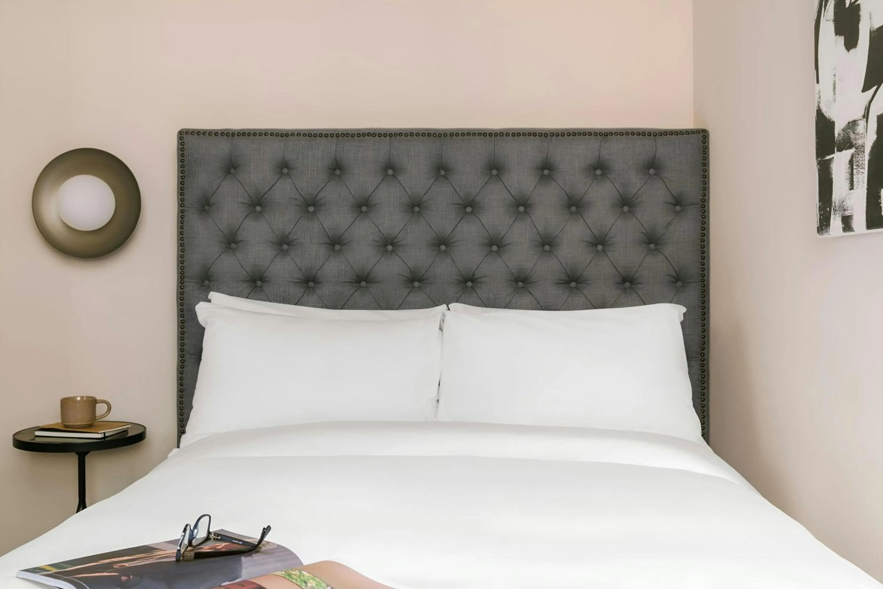 Bedroom, Bed in Sonder by Marriott Bonvoy The Burnham Apartments Loop